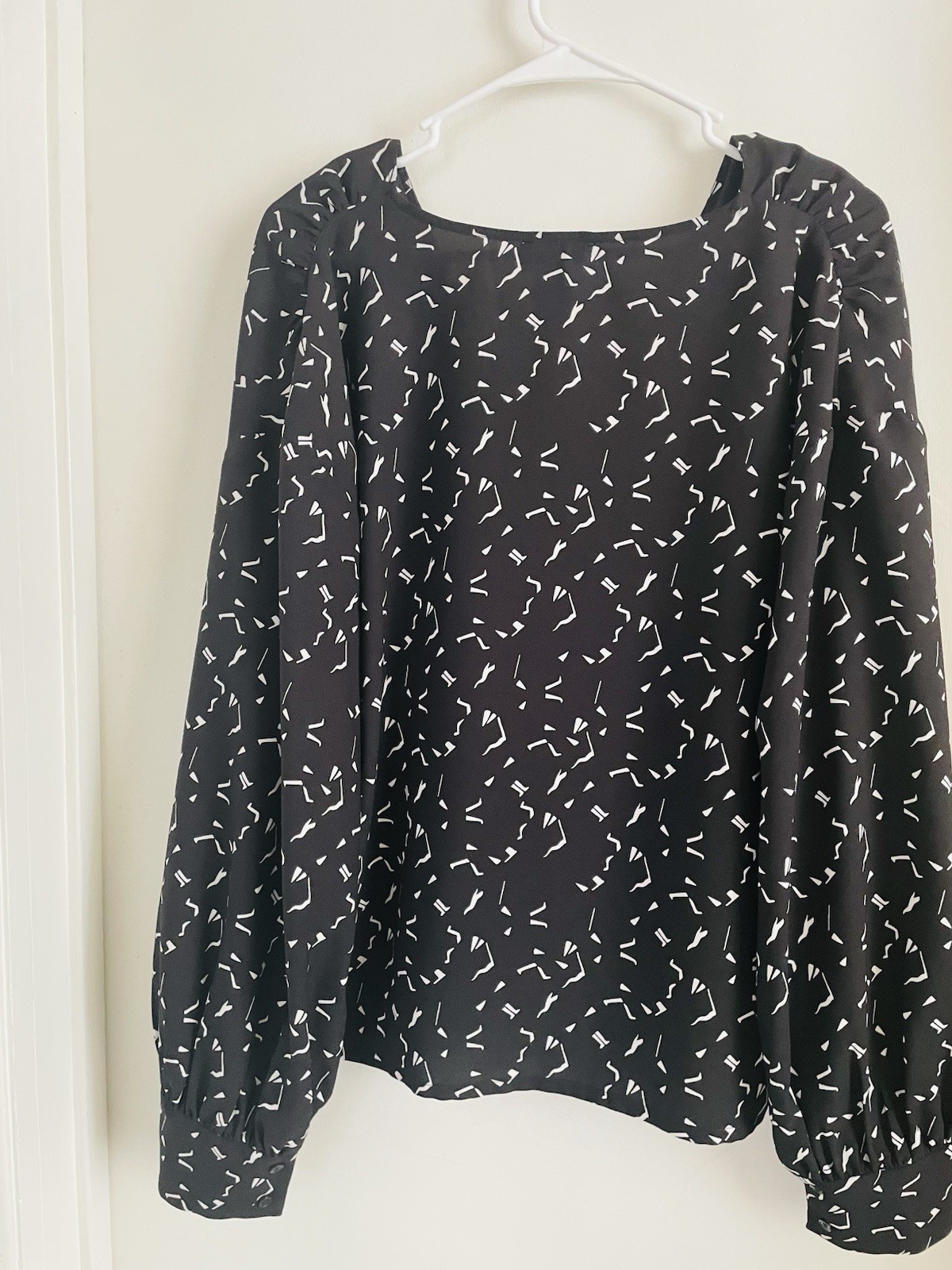 Nordstrom Women’s L Abstract Blouse Black White Round Neck Long Sleeve Pullover