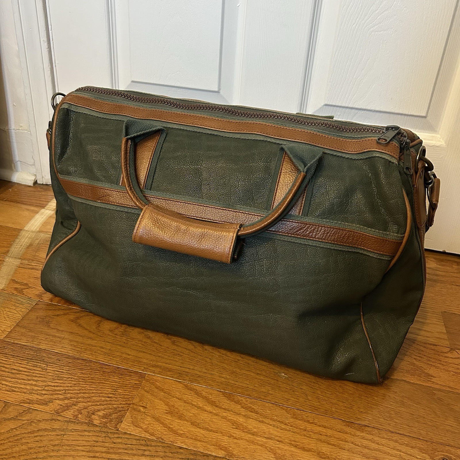 Vintage Boston Traders 100% Leather Pebbled Duffel Shoulder Crossbody Bag