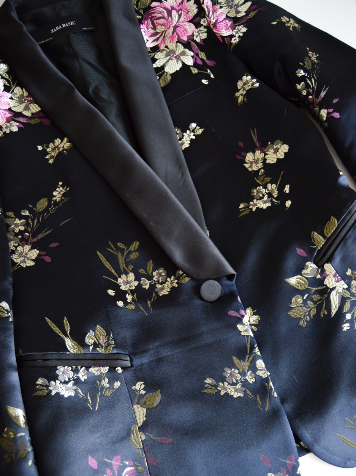 Zara Basic Floral Jacquard Tuxedo Blazer Black w Pink and Gold Flowers NWT Sz M