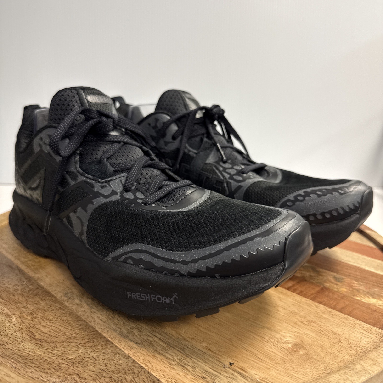 New Balance Fresh Foam X Hierro v8 GORE-TEX Trail Running Shoe Mens Sz 9.5 Black