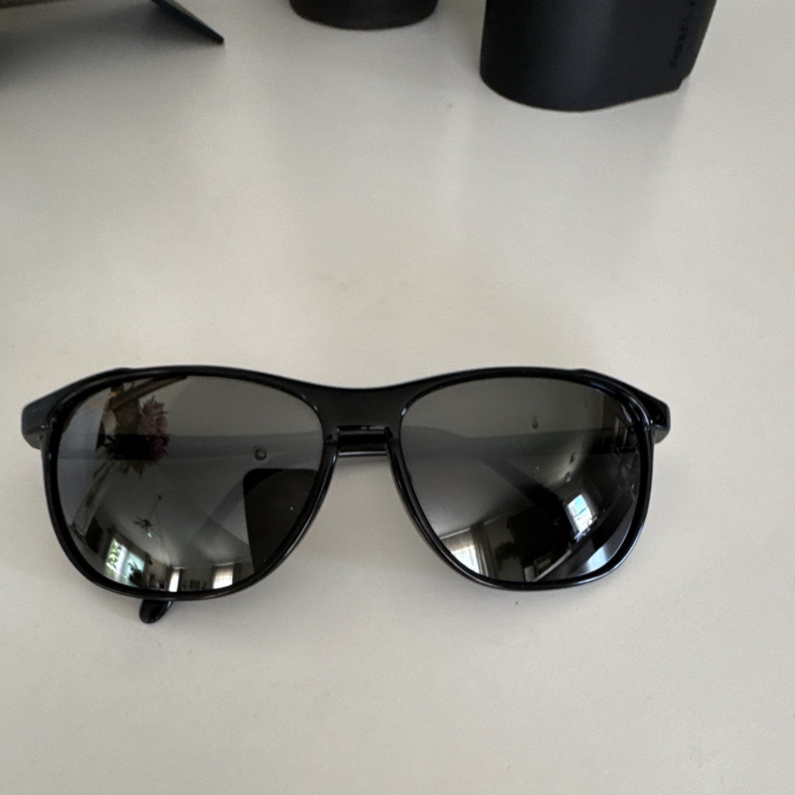 Maui Jim Unisex Polarized Full Rim Sunglasses Black Plastic Frame Gray Lens