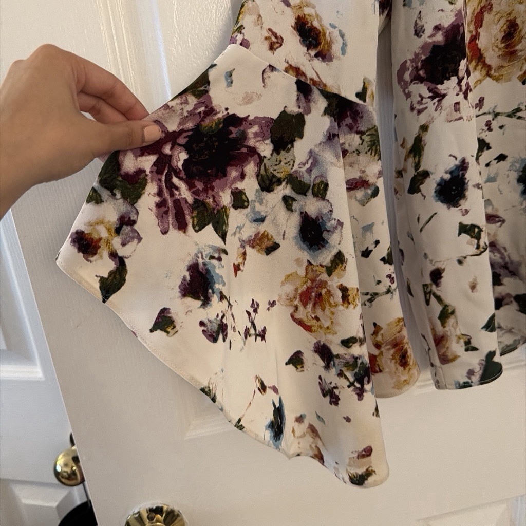 Women’s White/Multicolor Floral Button-Up Long Sleeve Bell Sleeve Blouse M