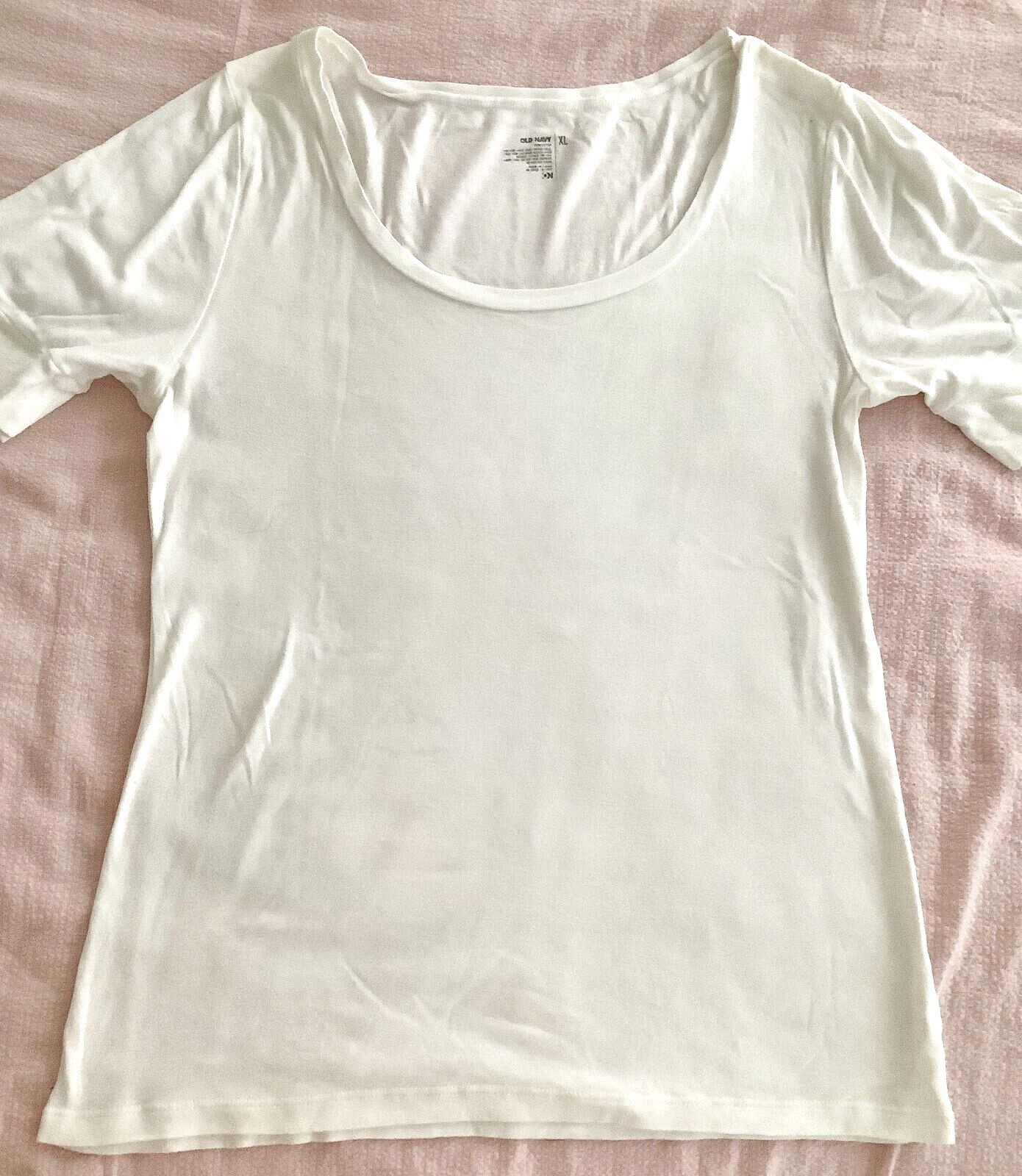 OLD NAVY women’s white deep U-neck t-shirt Size XL EUC