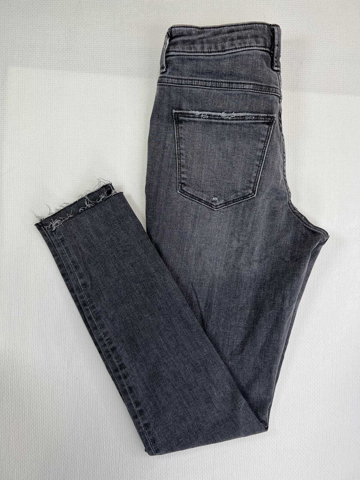 Universal Thread Jeans Women’s Size 2/26R Gray Denim High Rise Skinny