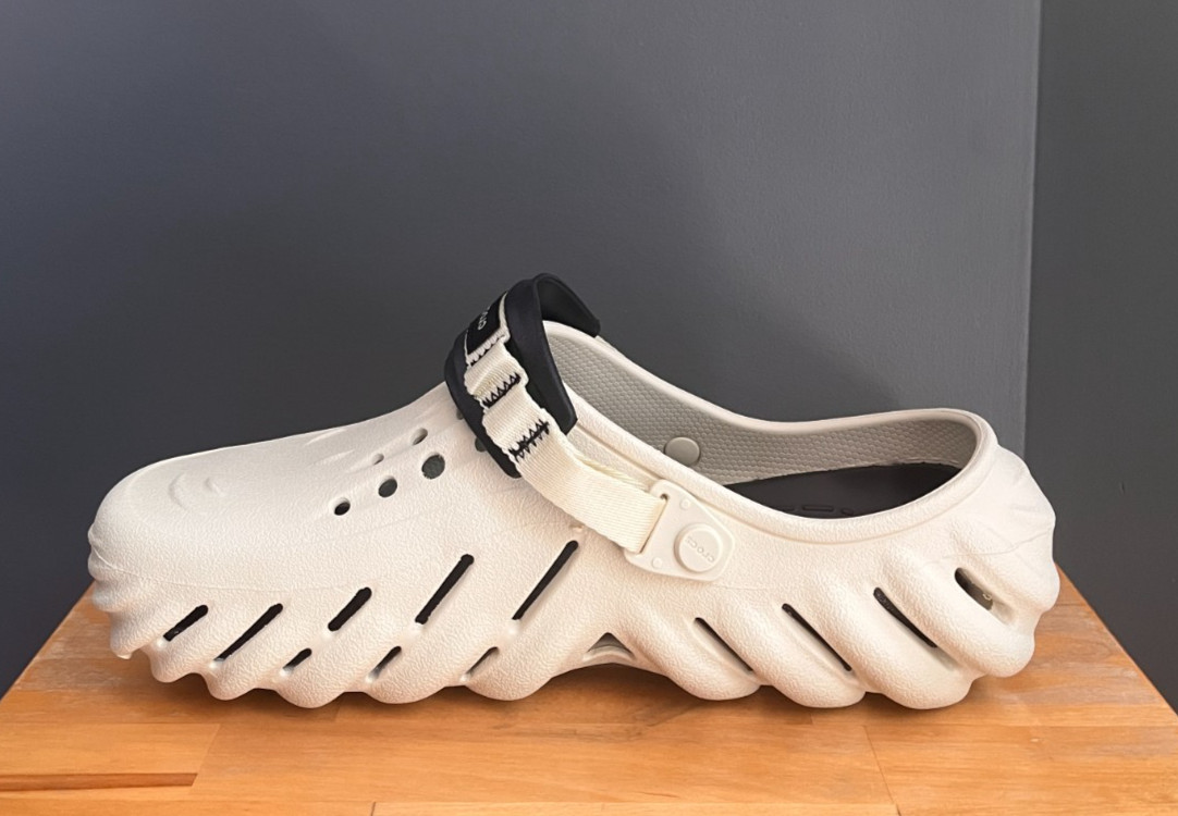 Crocs Bone (Off-White) / Black Echo Clogs US Men 9, 11 NWT