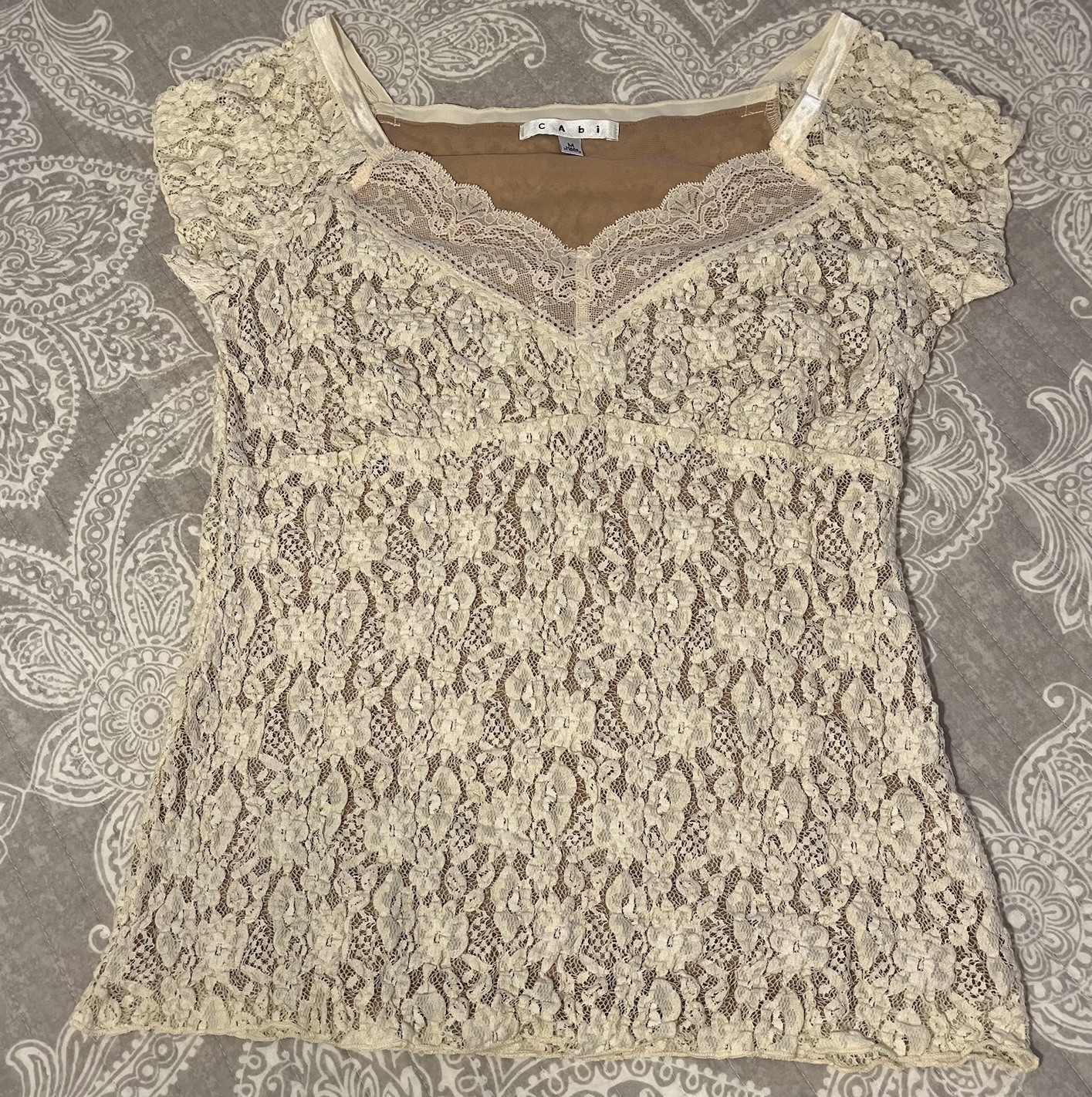 Cabi Cream Beige Lace Blouse Medium Floral Overlay Sheer Romantic Cap Sleeve Top