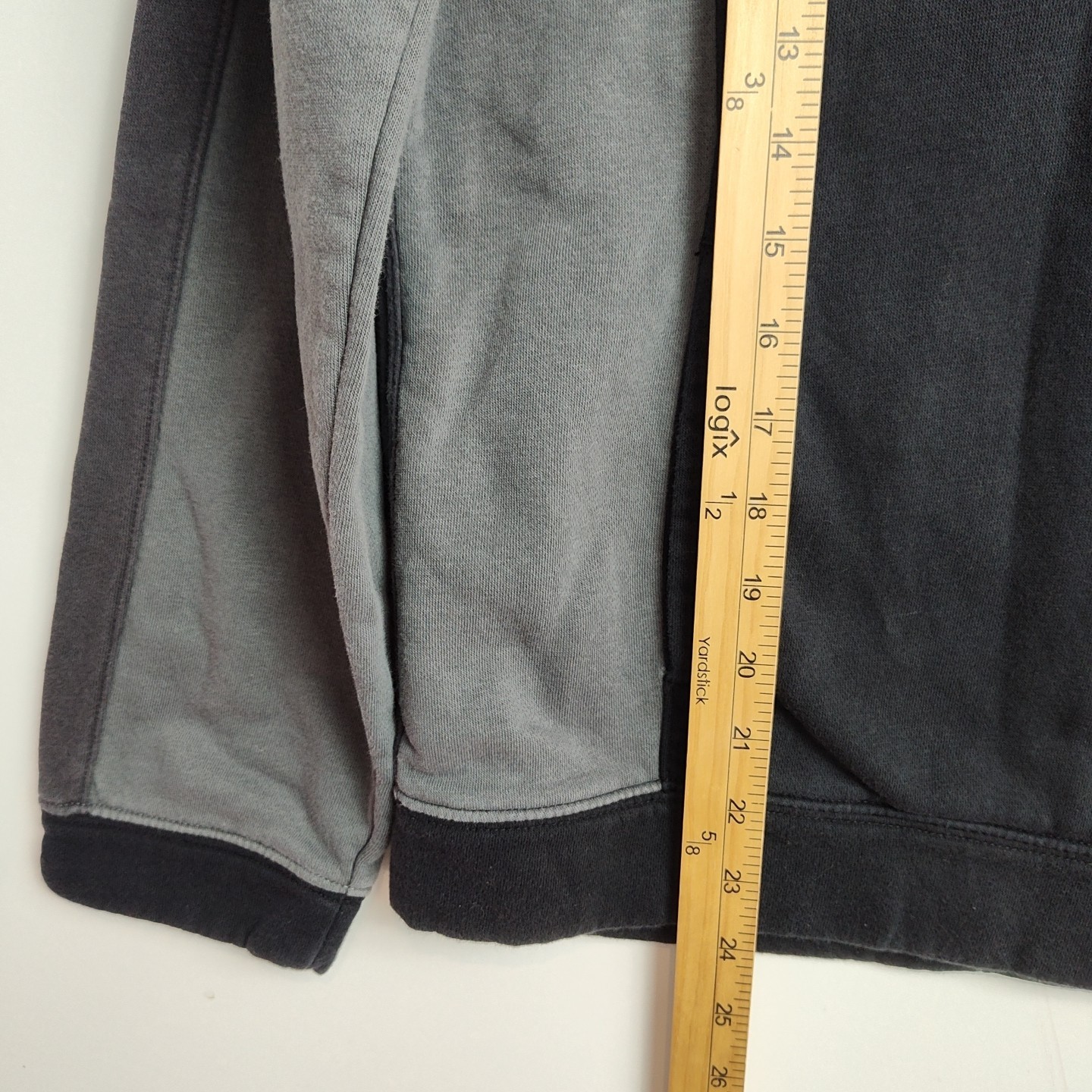 Nike Hoodie Sweatshirt Youth’s XL Black & Gray Pullover Long Sleeves Pockets