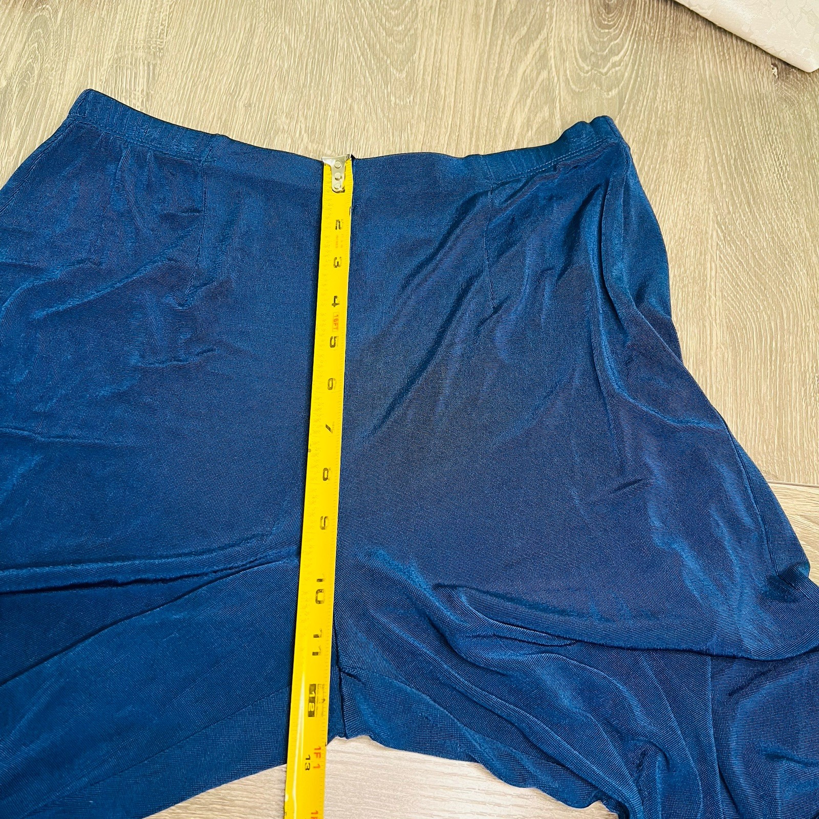 Chicos Travelers Women Straight Leg Pull On Pants Sz 1REG Navy Blue Slinky Knit