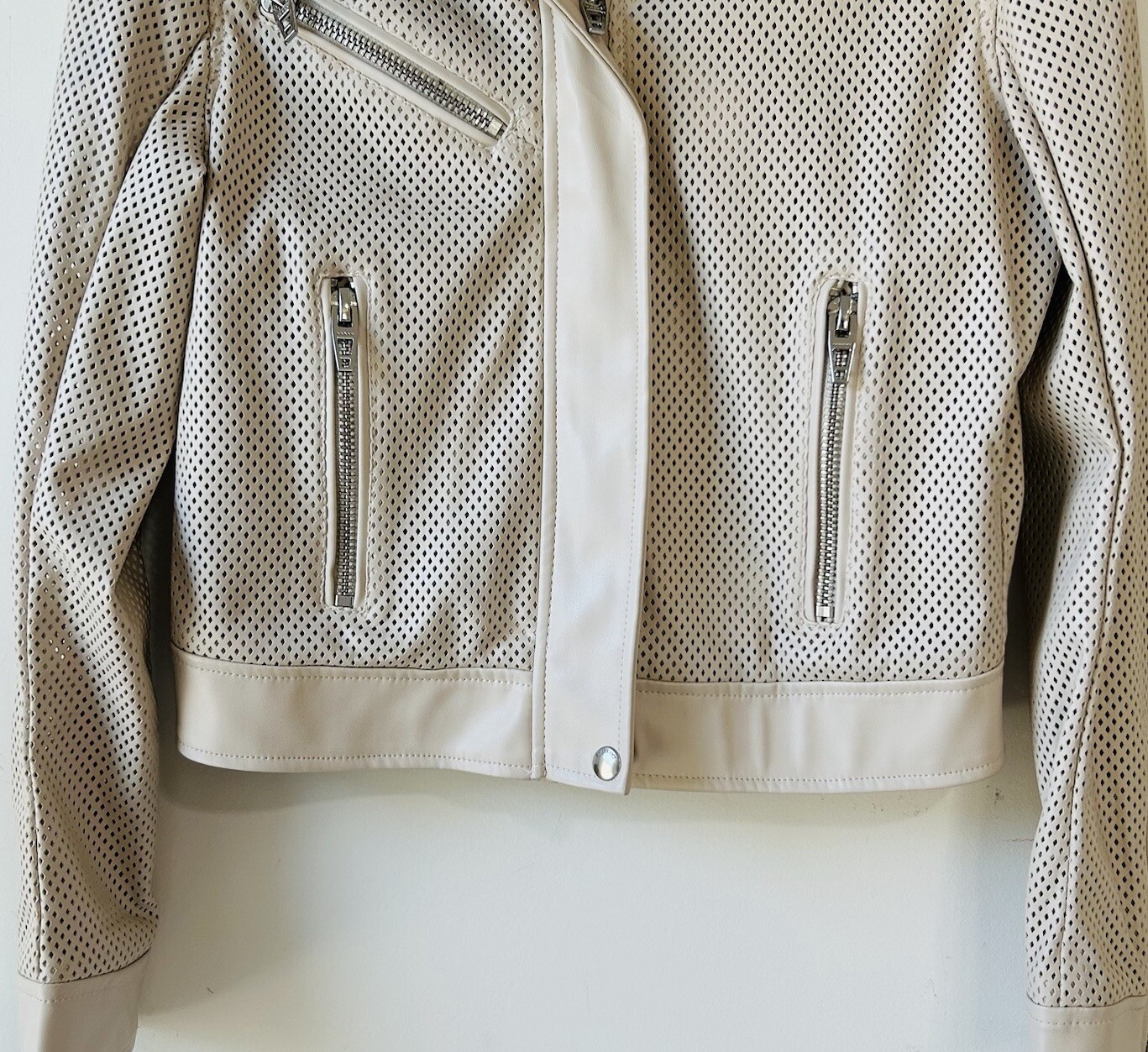 Blank NYC Imelda Cream Perforated Vegan Leather Moto Zip Jacket Womens Sz XS