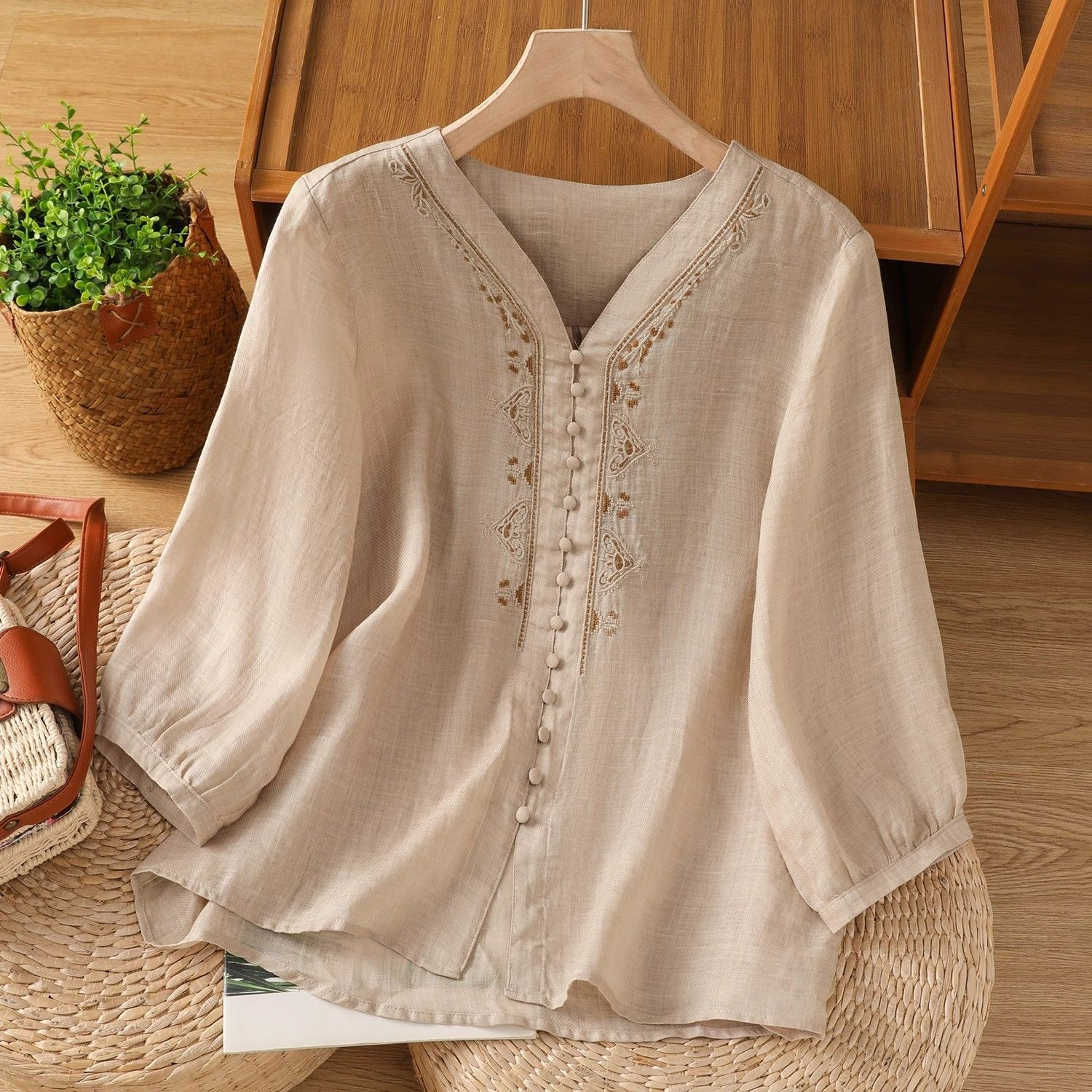 Literary Vintage Embroidered Design Half-sleeve Top