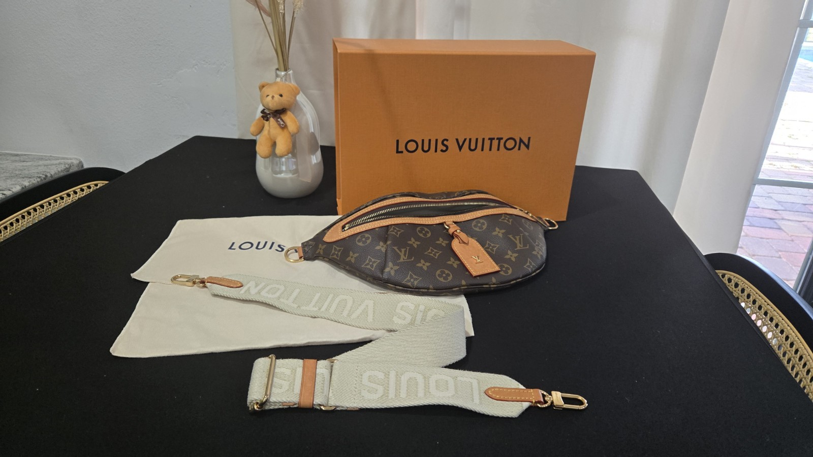 $1960 LOUIS VUITTON Monogram High Rise RFID Paris