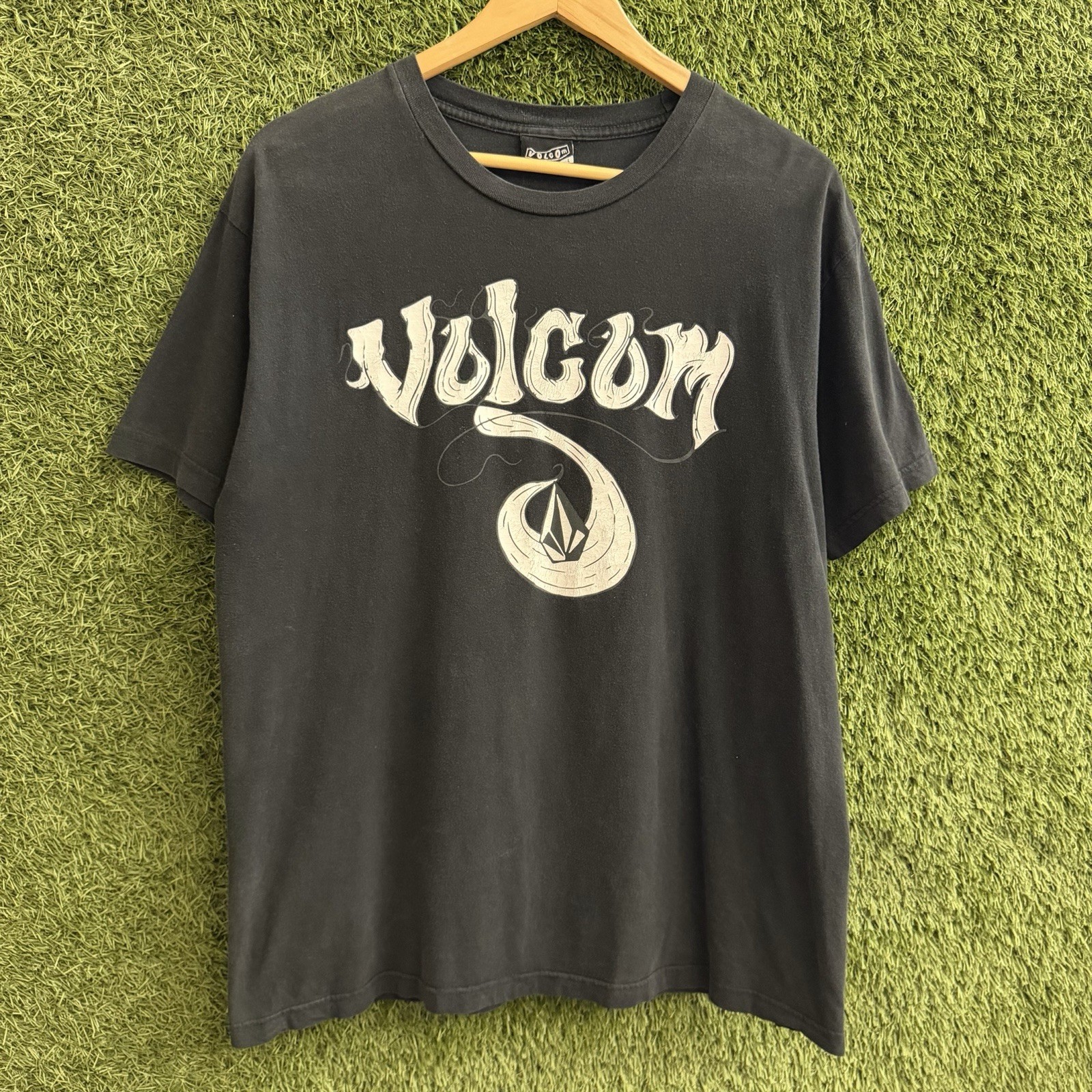 Vintage Y2K Volcom Smoke Spellout Skate Surf Graphic T-Shirt Mens L Black
