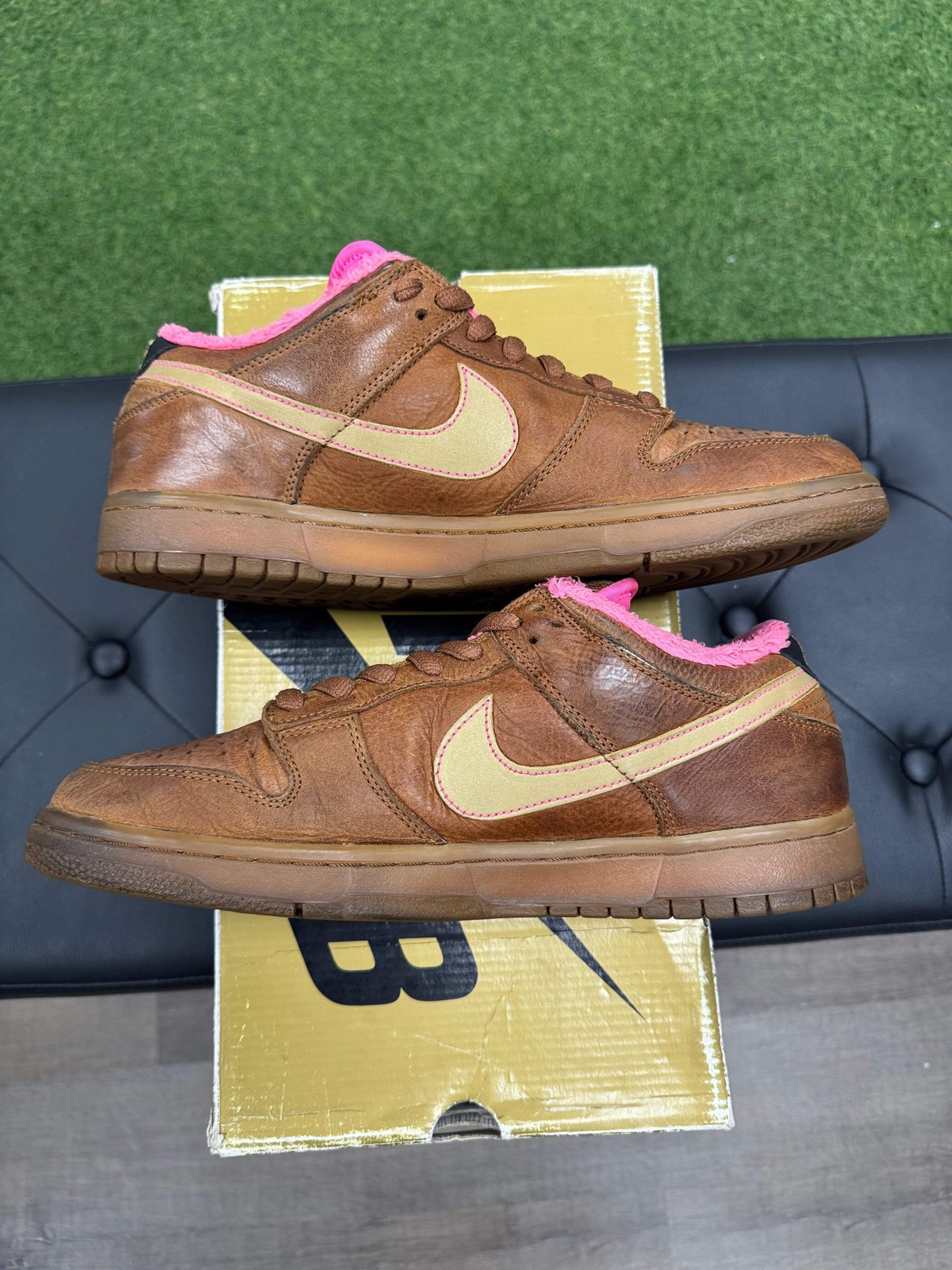 Nike SB Dunk Low Gibson Guitar Case – Size 11 (U)