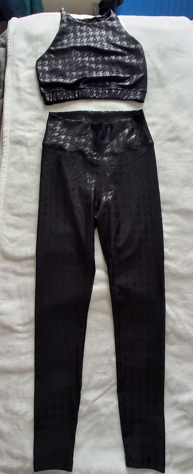 Peloton Women’s Size Large Sports Bra & Leggings Set, NWT
