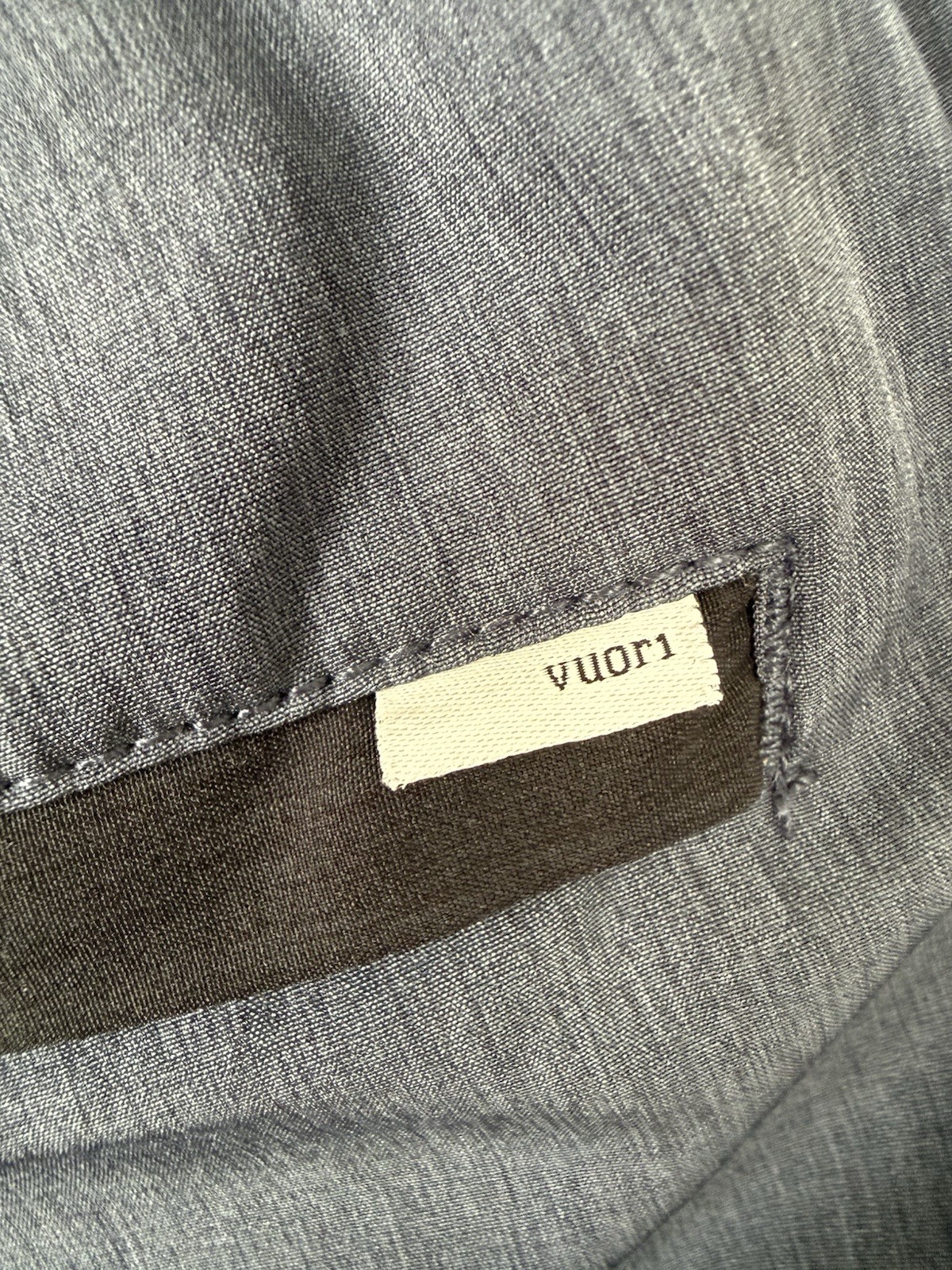 Vuori Mens Medium Performance Shorts Blue Heather 4-Way Stretch Zip Pocket