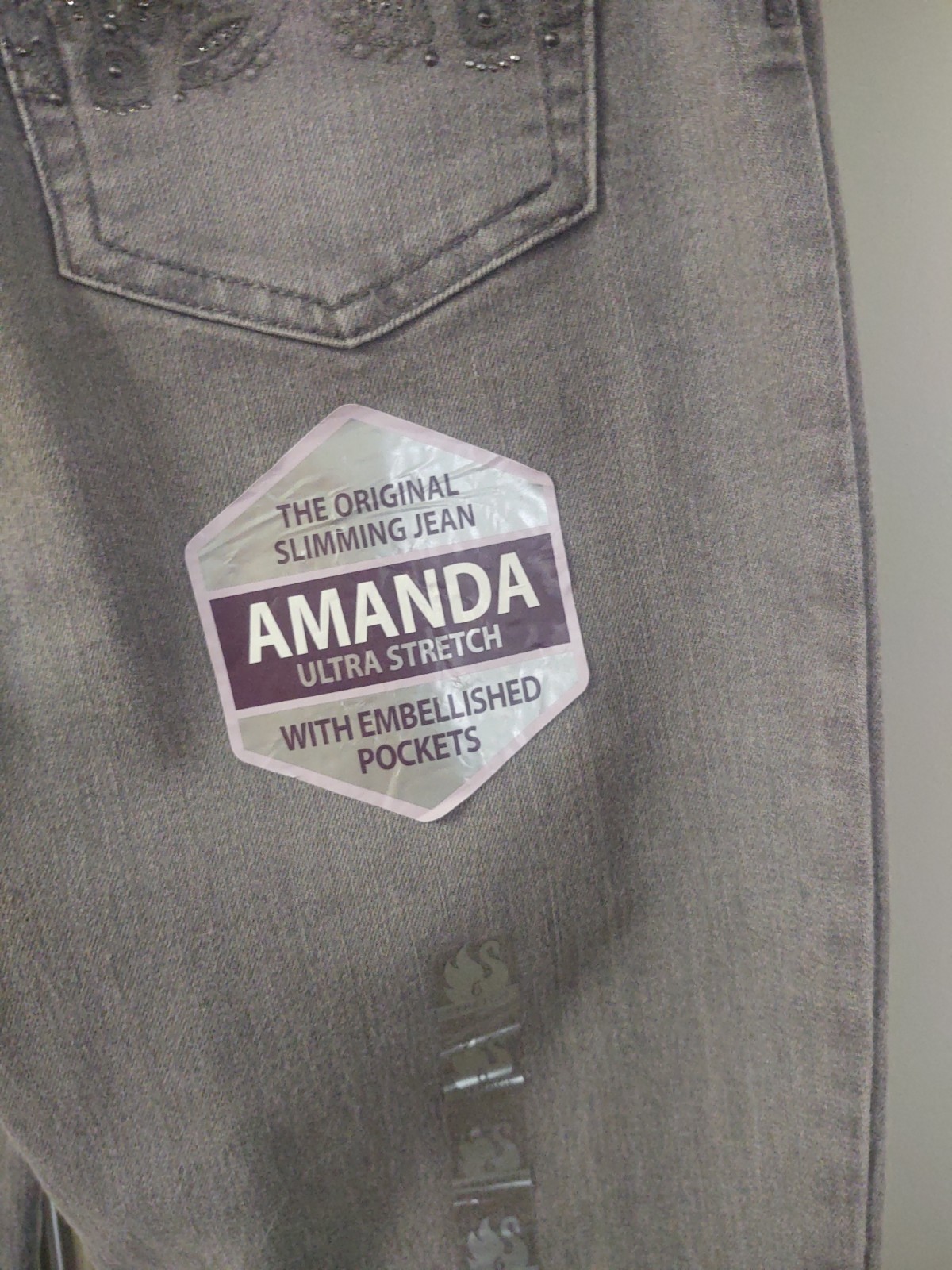 Gloria Vanderbilt Ladies’ Amanda Stretch Denim Jeans – Grey Wash 6 NWT