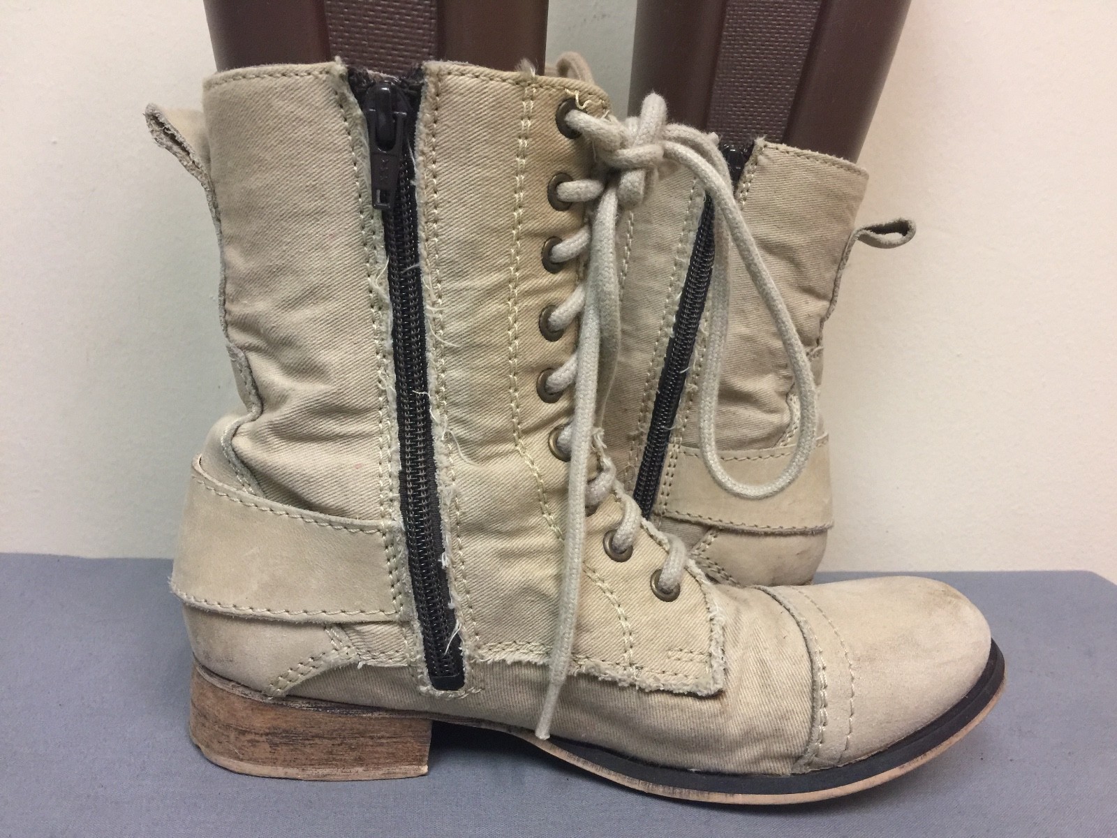 Women textile/man made material ankle combat beige zipper/lace boots size US 6