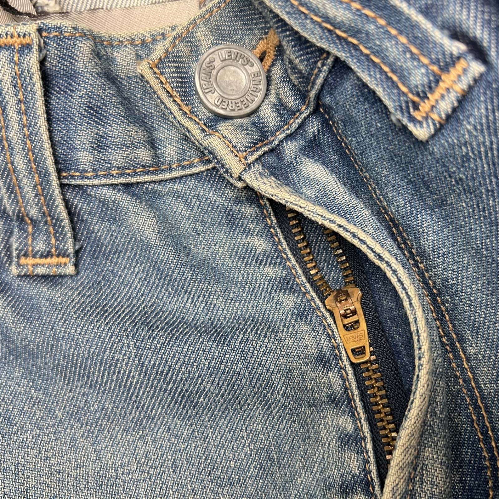 Vintage Levi’s Engineered Twisted Denim Jeans fits 34×32