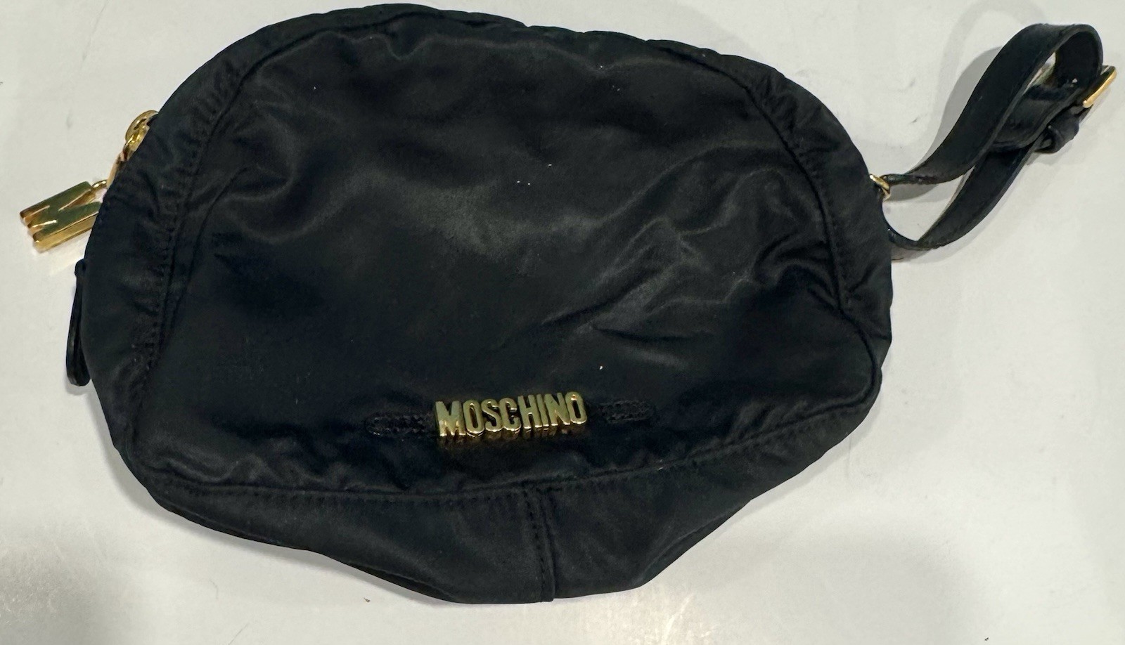 Moschino Redwall Clutch Pochette Bag Vintage Black Nylon Purse Gold Letters