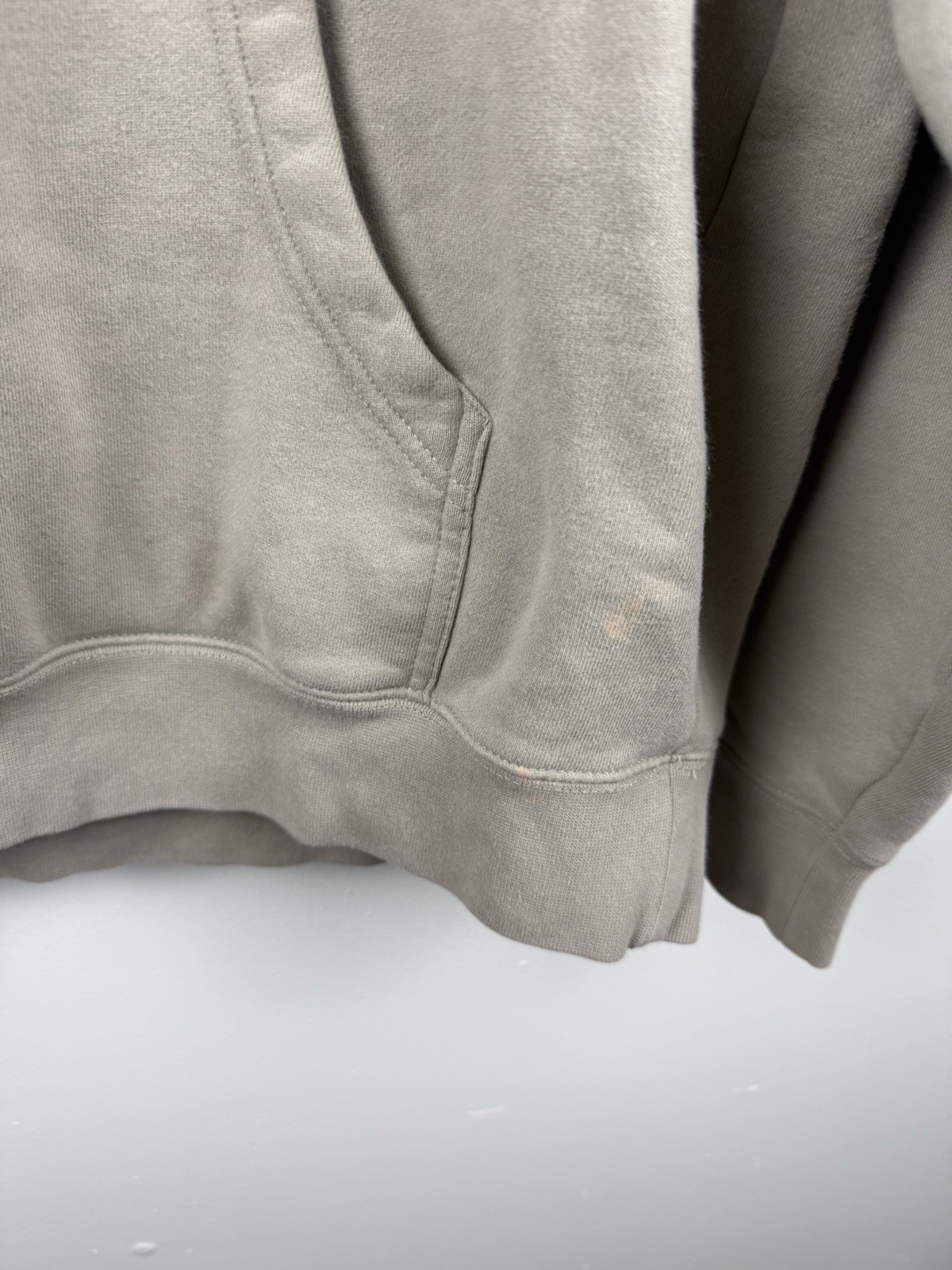 Troll Co Hoodie Mens Large Beige Pullover Fleece Sweatshirt Dirty Hands Graphic