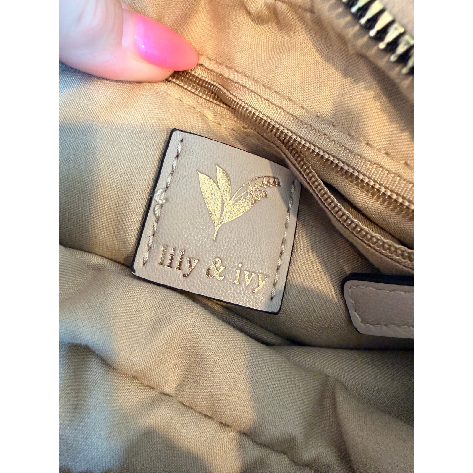 Lily & Ivy Nude Beige Chevron Quilted Camera Bag Crossbody Purse Web Strap