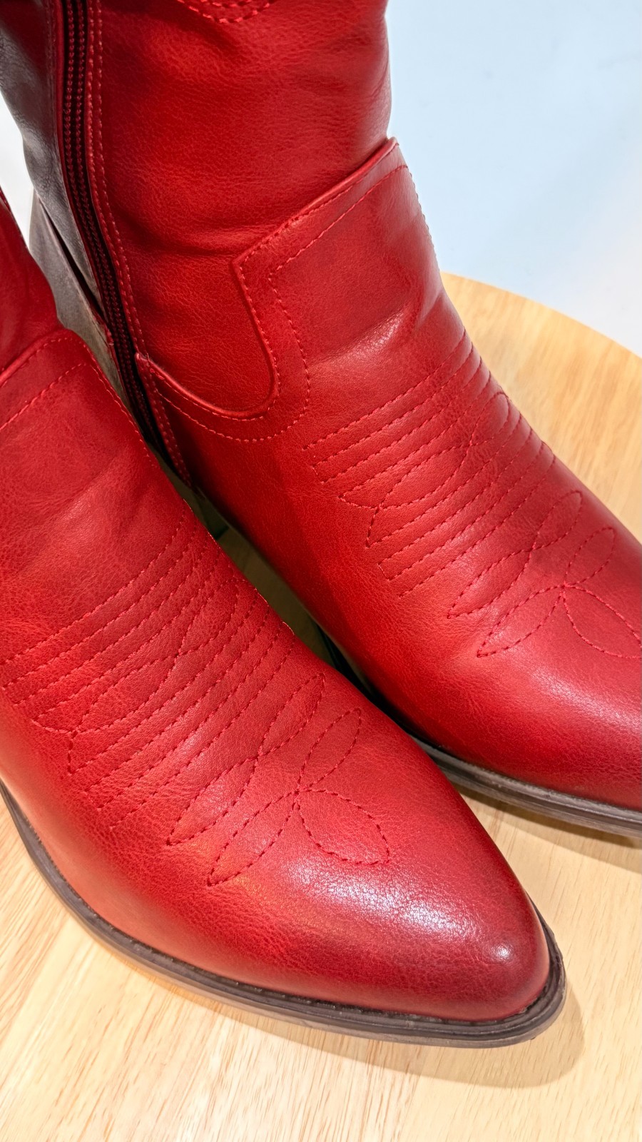 Pierre Dumas Women’s Red Cowboy-Style Knee-High Boots – 8.5 US