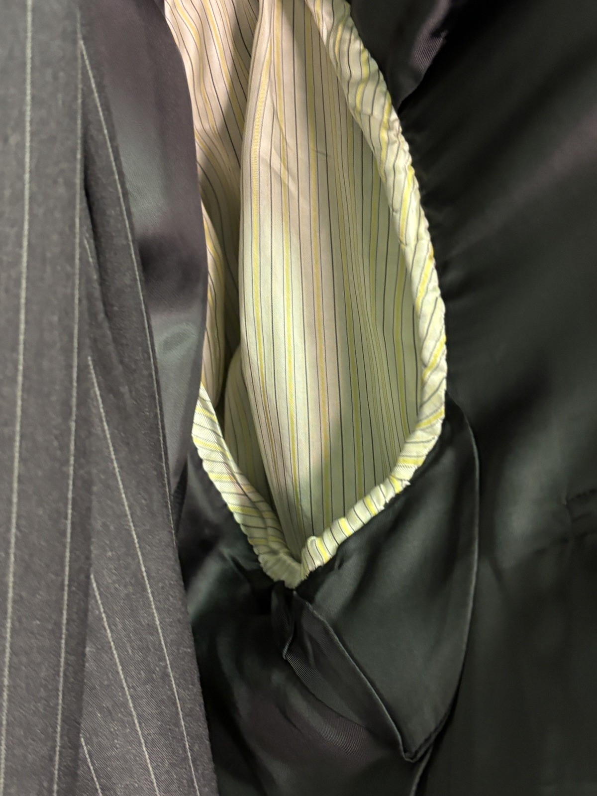 Corneliani Italy Super Fine Wool Suit 48L EU 58 Graphite Pinstripe Luxury