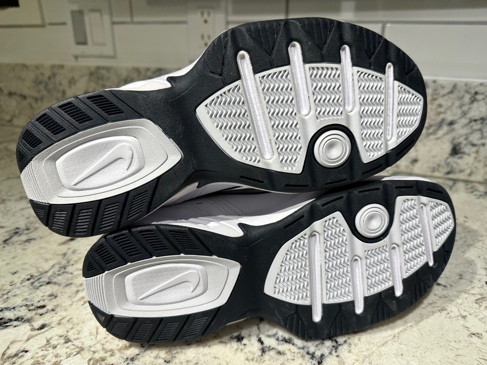 NIKE AIR Monarch IV Cross-Training Shoes WHITE & NAVY Men’s 8 4E 416355-102 EUC