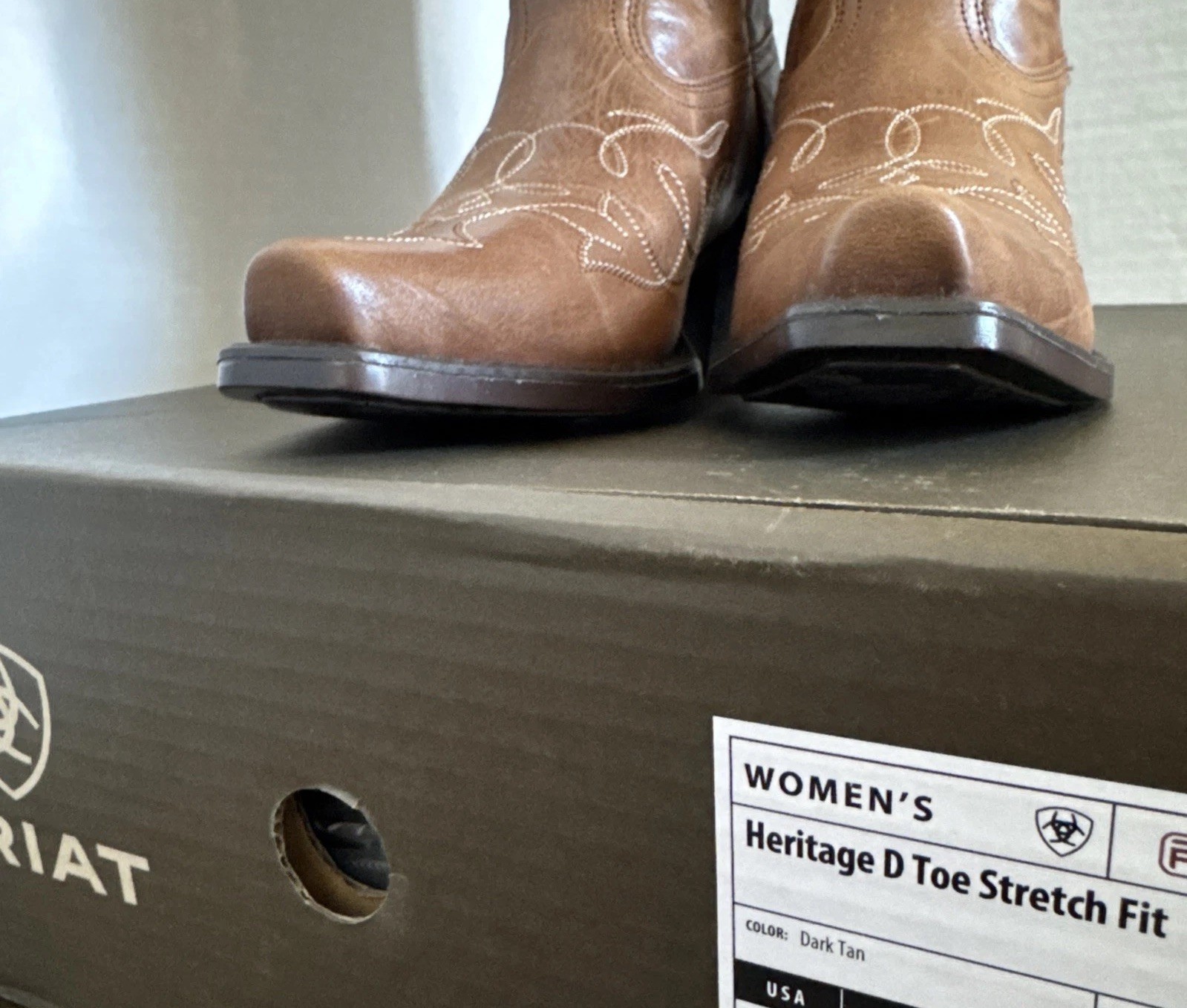 Ariat Women’s Heritage D Toe StretchFit Western Boot Size 9 B Medium RARE NEW