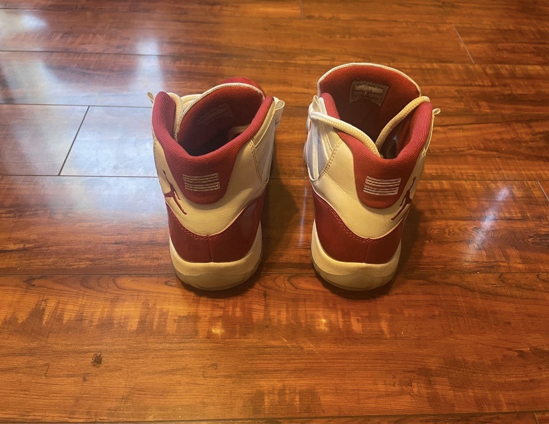 Air Jordan 11 Cherry Size 8