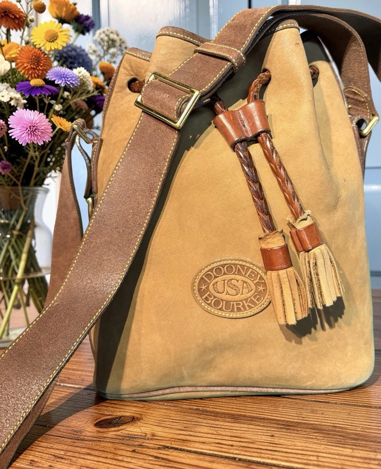 Dooney Bourke Vintage Saddle Tan Brown Bucket Drawstring Sac Bag Nubuck Leather
