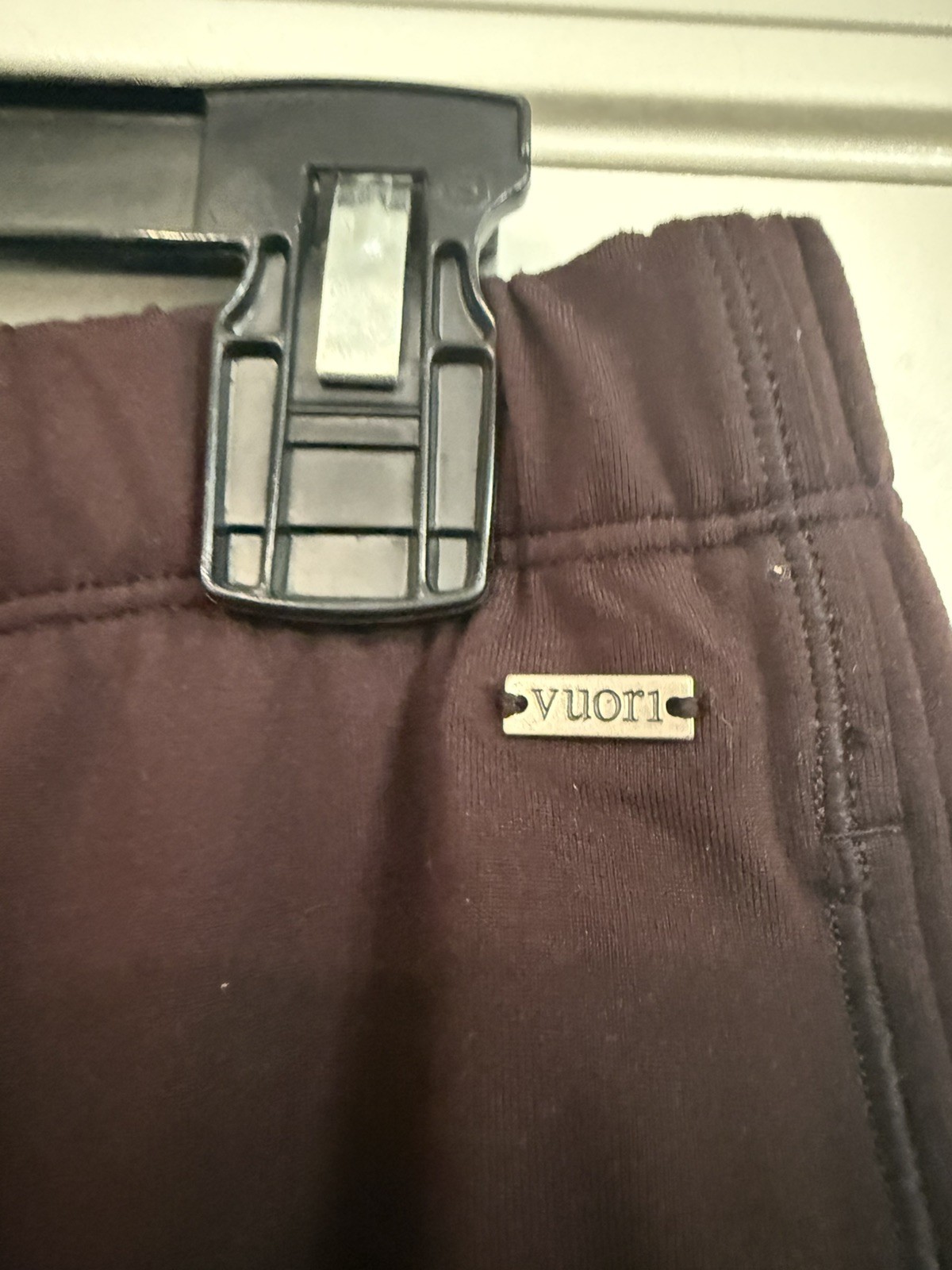Vuori Women’s polyester/elastane sweatpants joggers size small wine color