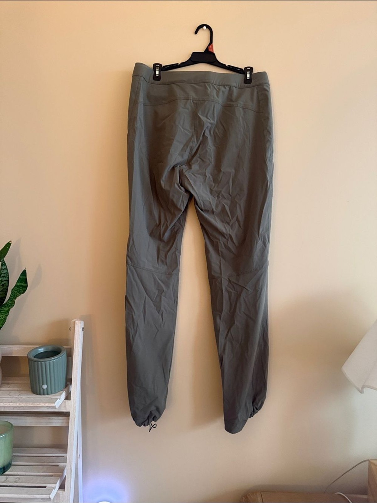 Arc’teryx Men’s Olive Green Technical Cargo Pants