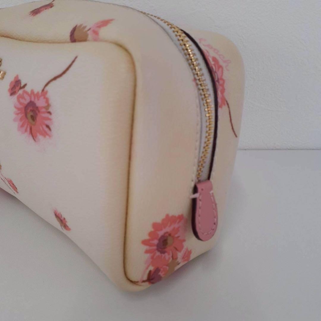 Excellent Condition COACH Pouch White Floral Cute