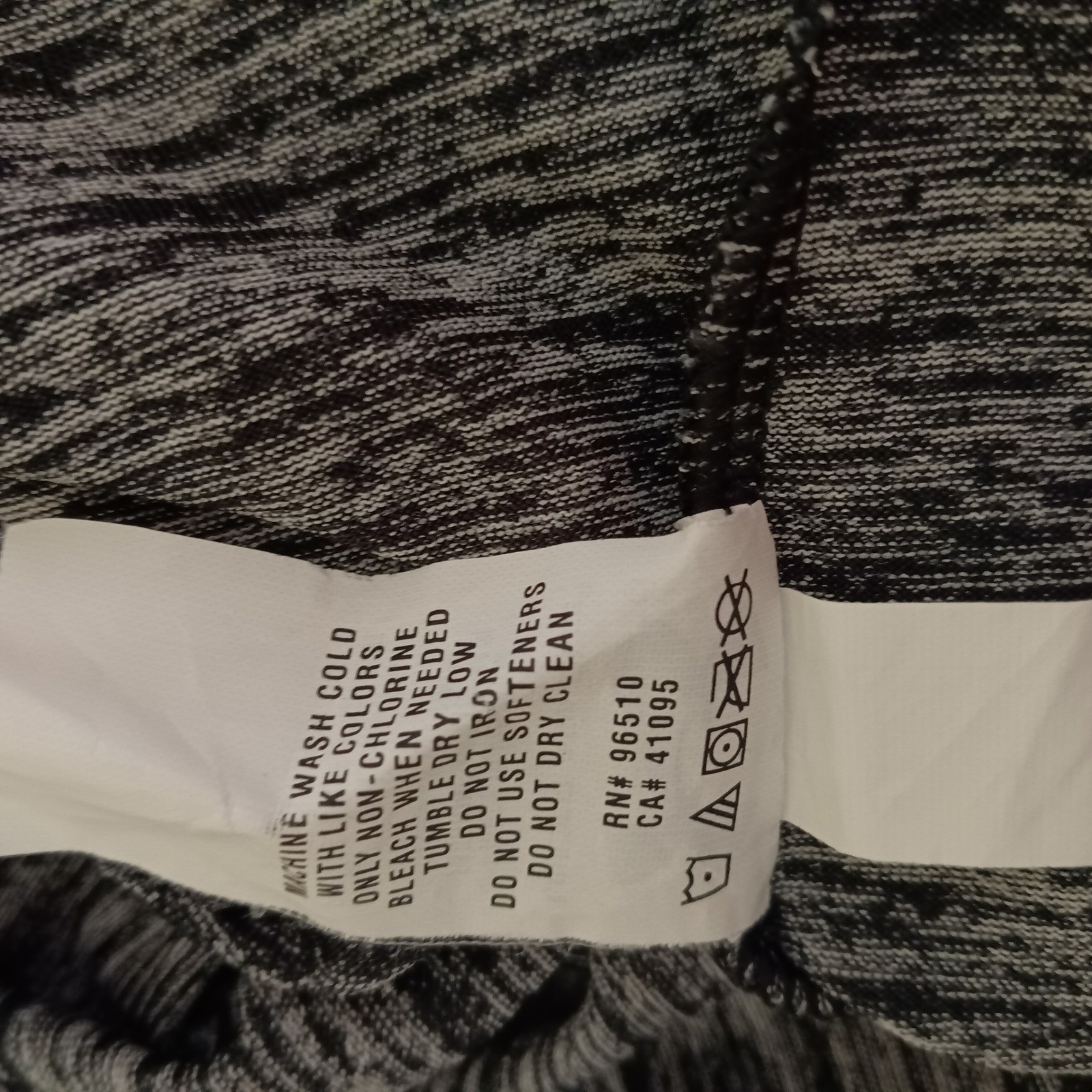 Under Armour Mens Medium HeatGear 1/4 Zip Pullover Grey Space Dye 1242220