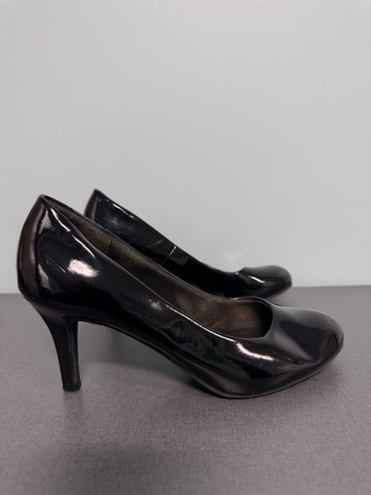 Comfort Plus by Predictions Black Patent Mid Heel Pumps Size 5.5