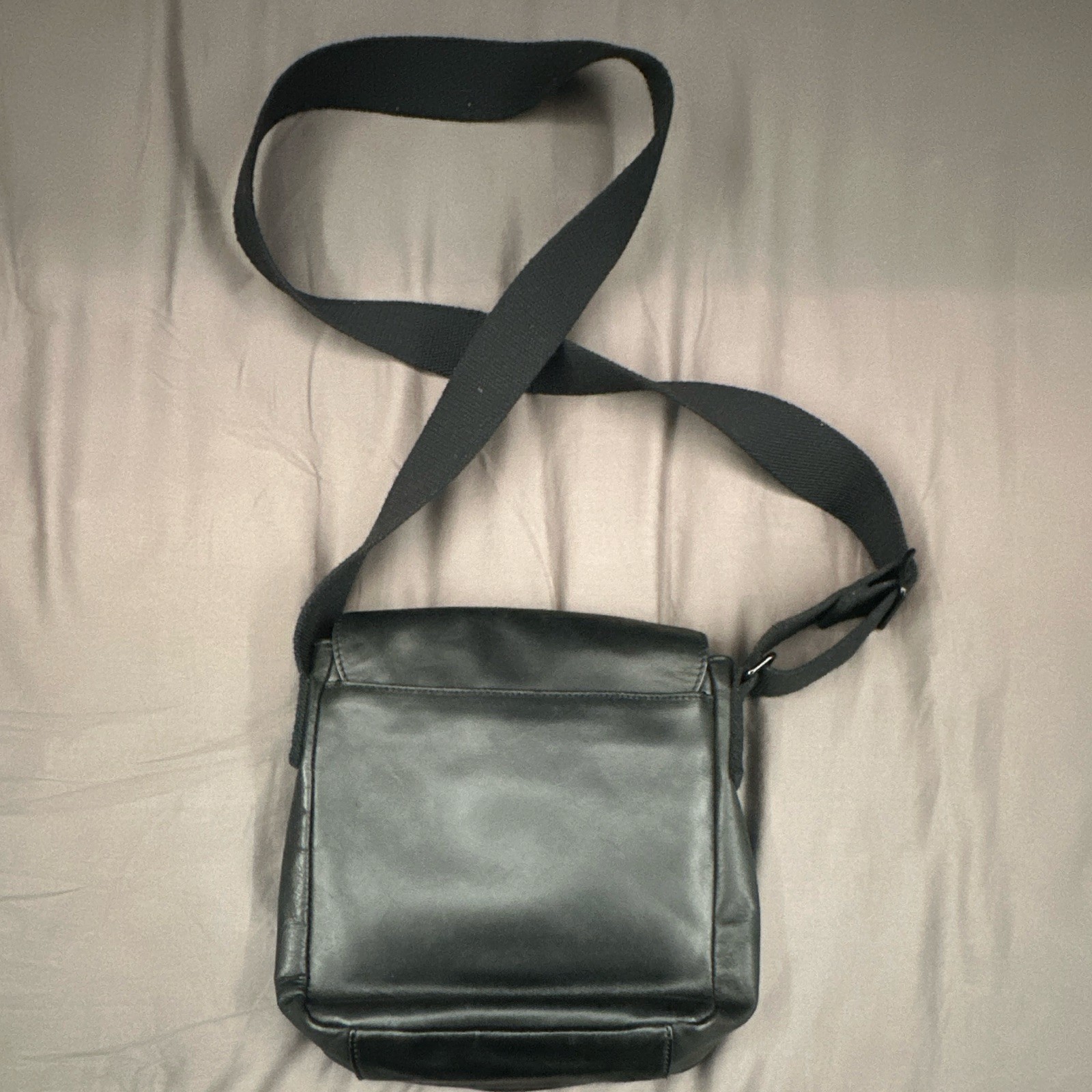Fossil Men’s Black Small Crossbody Bag Buckle Closure Adjustable Strap