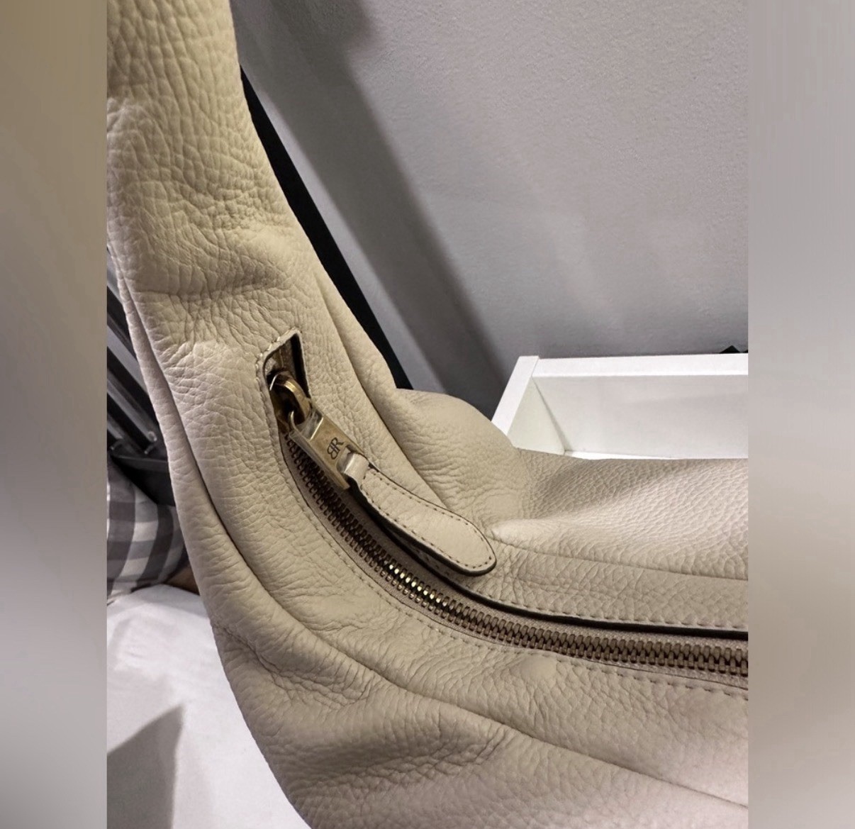 Banana Republic Beige Pebbled Shoulder Bag, Leather, Zip, Gold Hardware