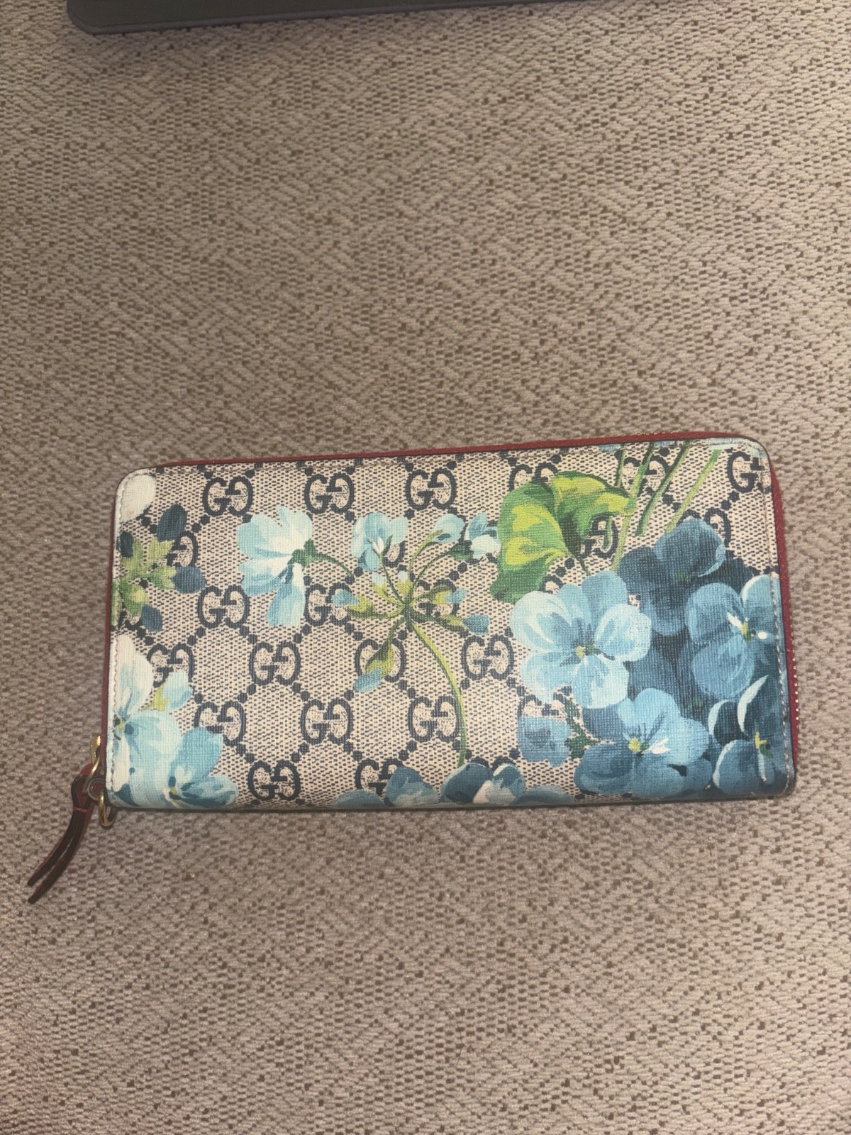 GUCCI Blooms GG Supreme Red Trim Blue Navy Flowers Zip Around Purse Wallet New