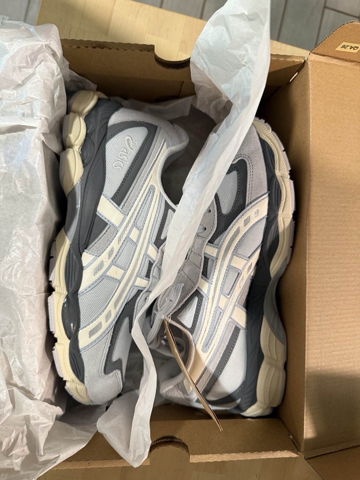 ASICS GEL NYC 2055 Men’s Gray/Cream Low Top Lace-Up Sneakers New w/ Box