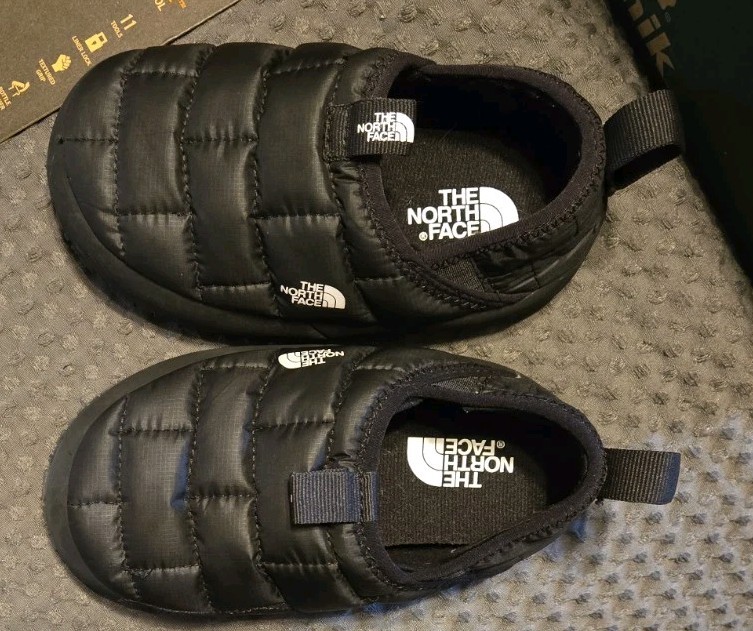 The North Face – Youth ThermoBall Traction Mule II – Black – Size 11K
