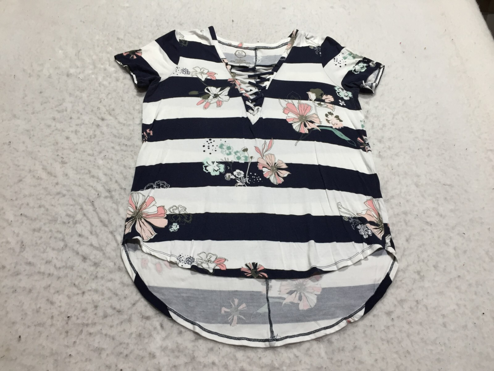 Maurices 24/7 T Shirt Womens L Large White Navy Blue Floral Stripe V Criss Cross