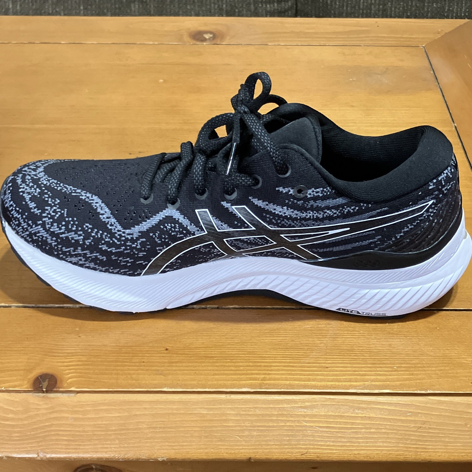 ASICS GEL-Kayano Men’s Running Shoes Wide Black/White/Gray Low Top 1011B470