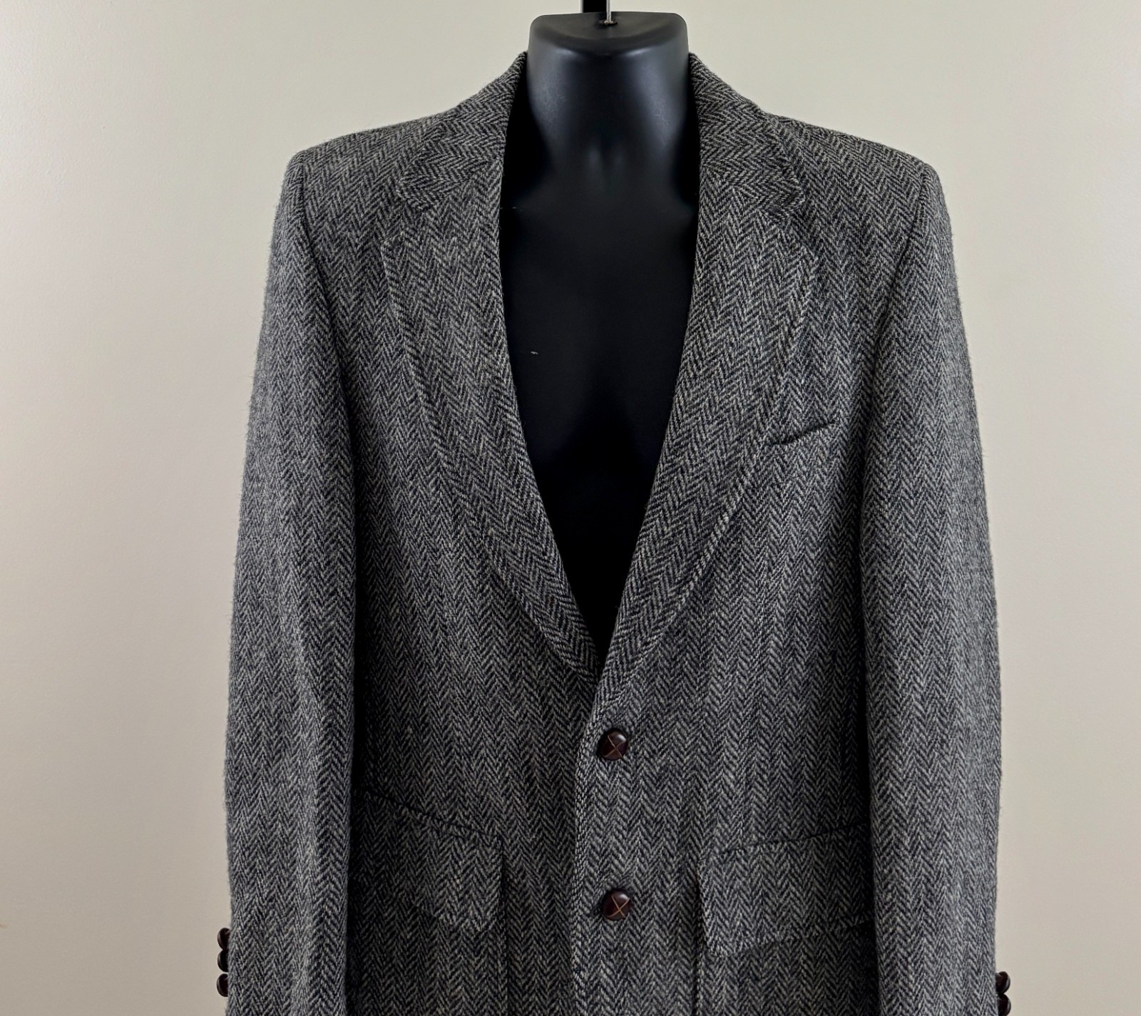 HARRIS TWEED Mens 38R Black Gray Herringbone Scottish Wool Jacket Blazer VTG