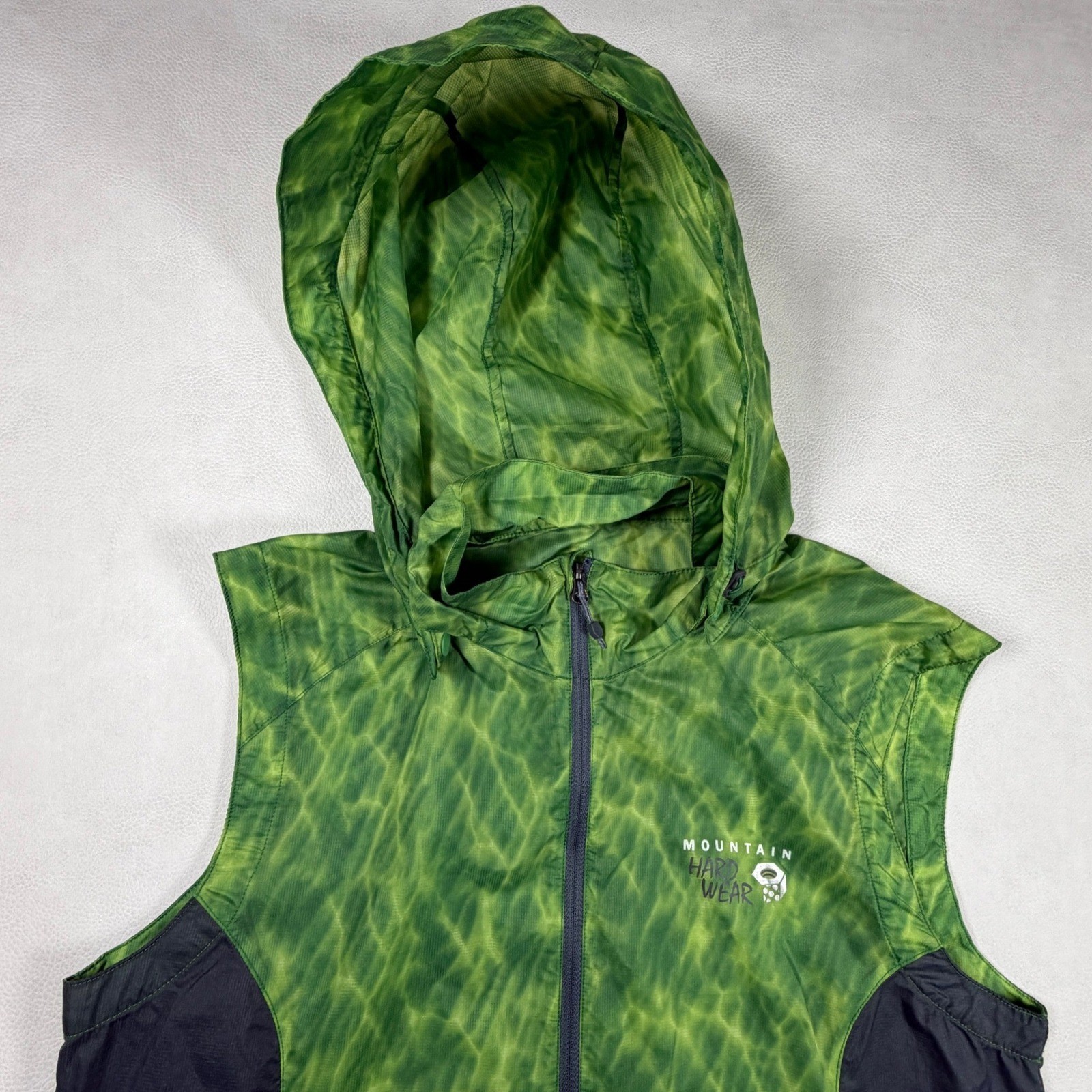 Mountain Hardwear Ghost Lite Hooded Vest Mens Medium Green Ripstop Windbreaker