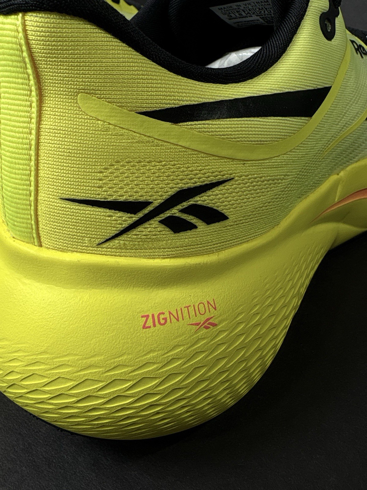 Reebok Zignition Electric Yellow Black Mens Size 9 Max Cushion Running Shoes