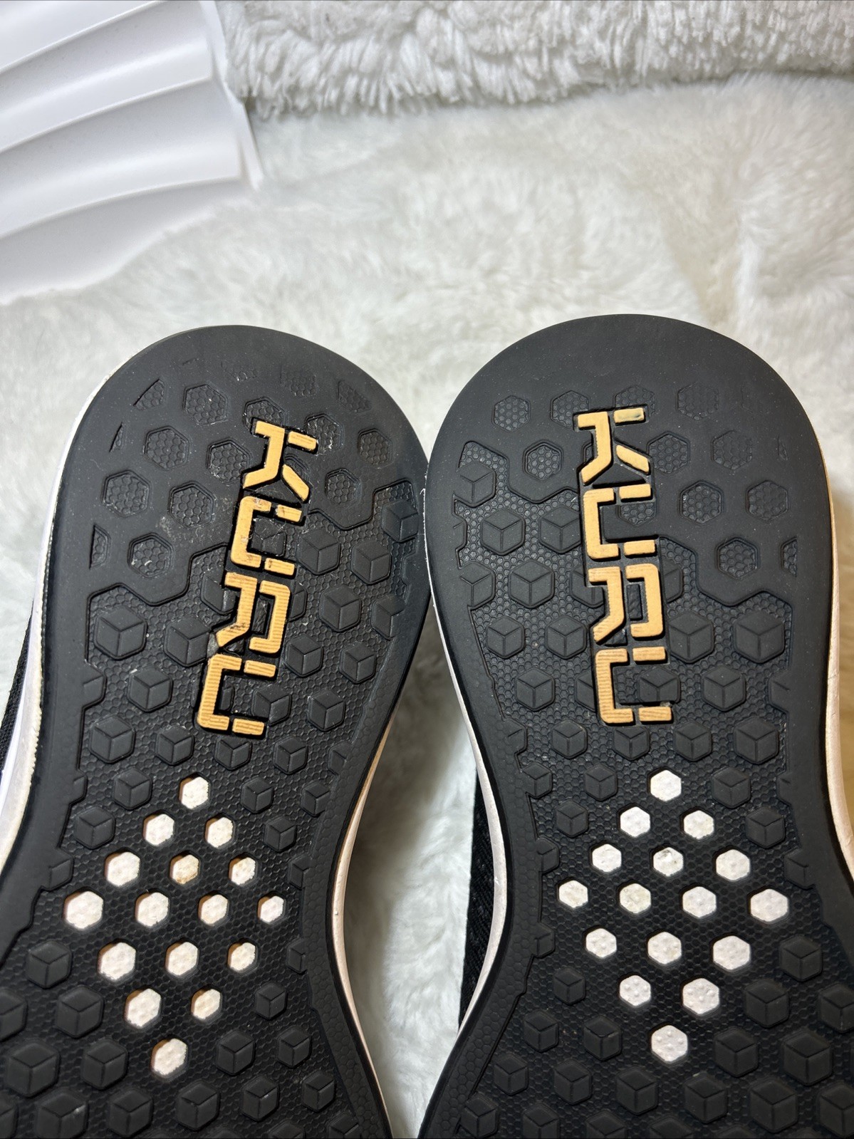 Kuru Atom Slip On Womens Size 10 Black White Athletic Walking Shoes Sneakers