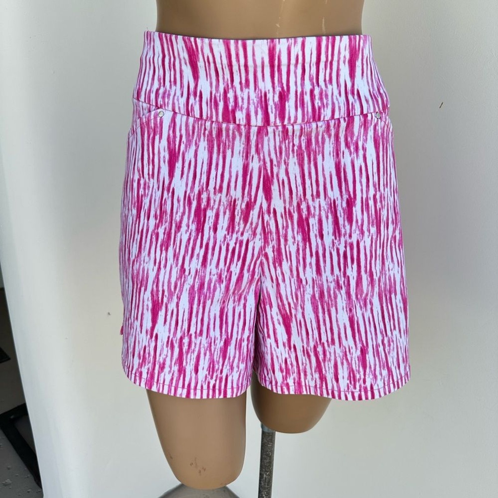 I.N.C. International Concepts Women’s Pink and White Patterned Shorts