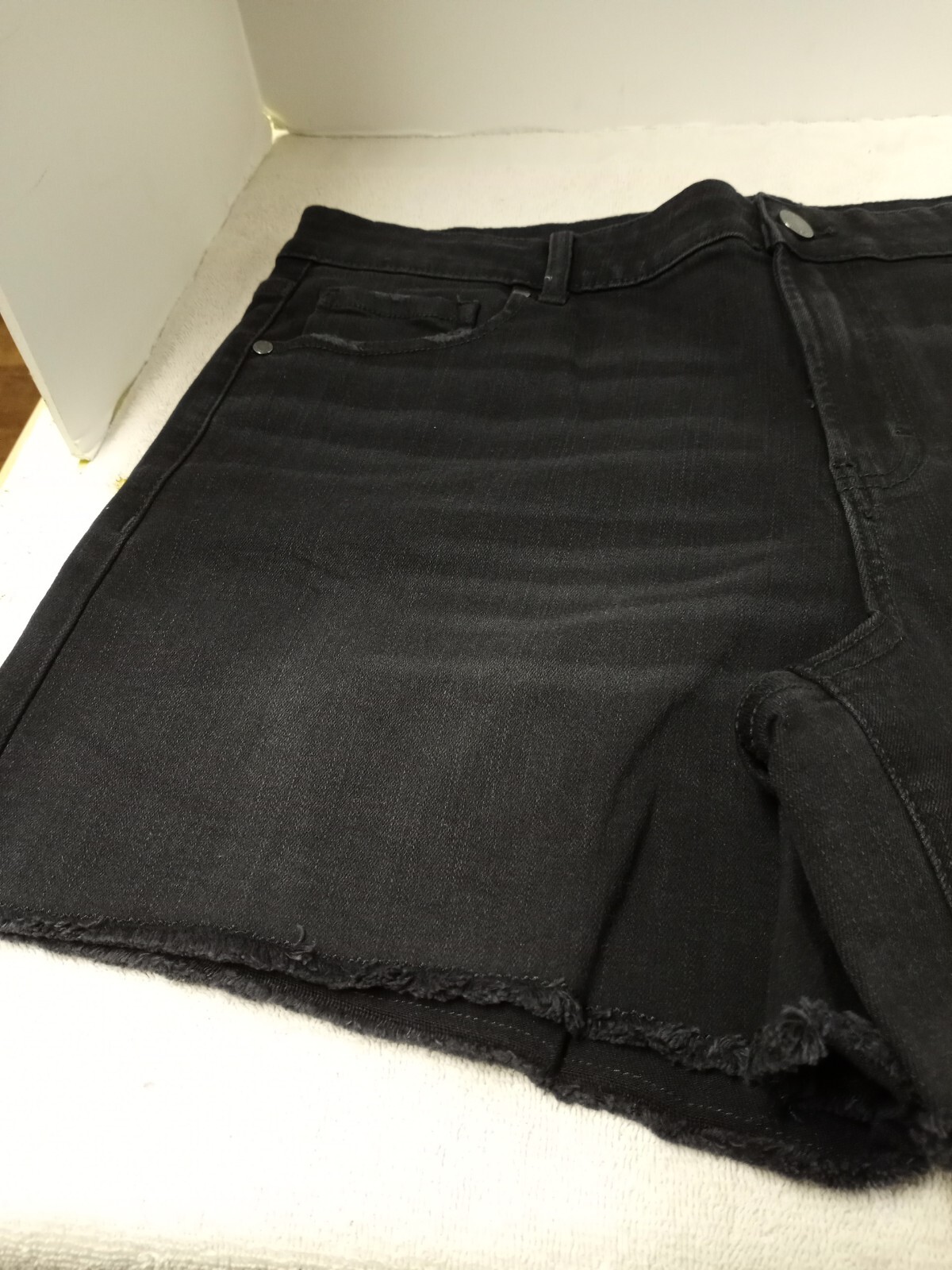 Jordache Boyfriend Shorts Size 14 frayed hem
