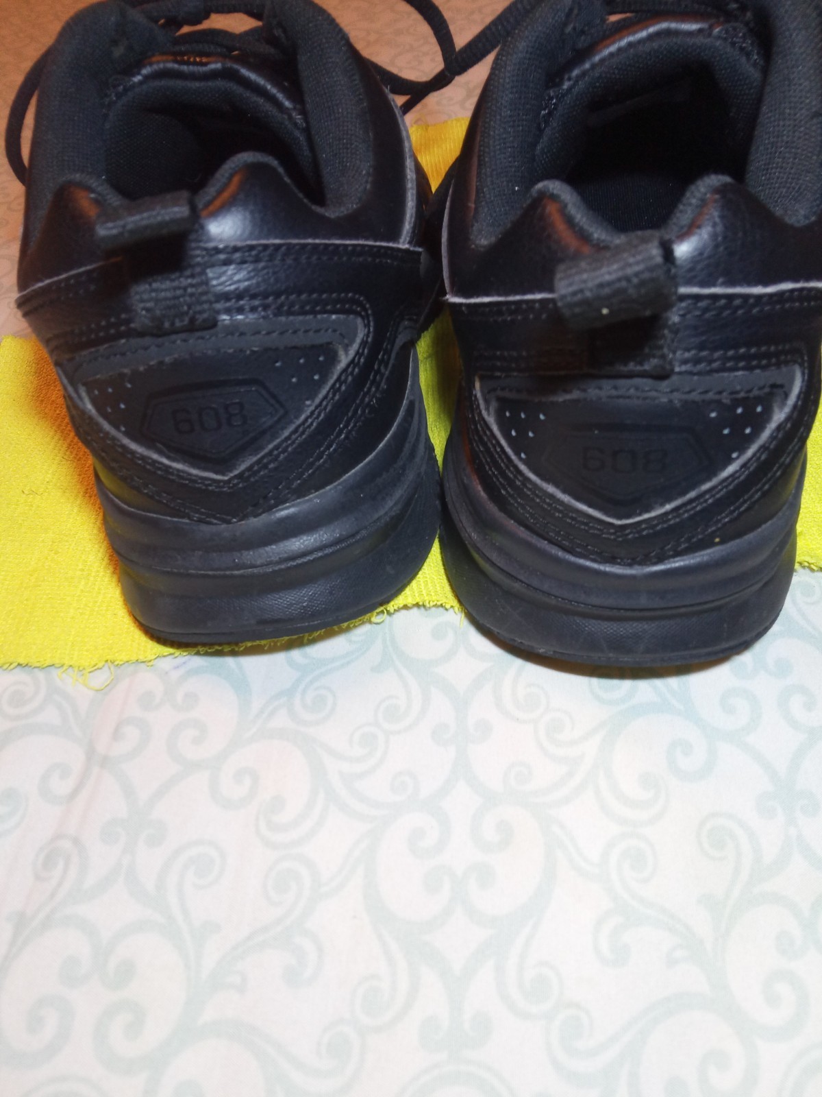 New Balance 608 Men’s Size 8.5 4E Black Leather Running Shoes